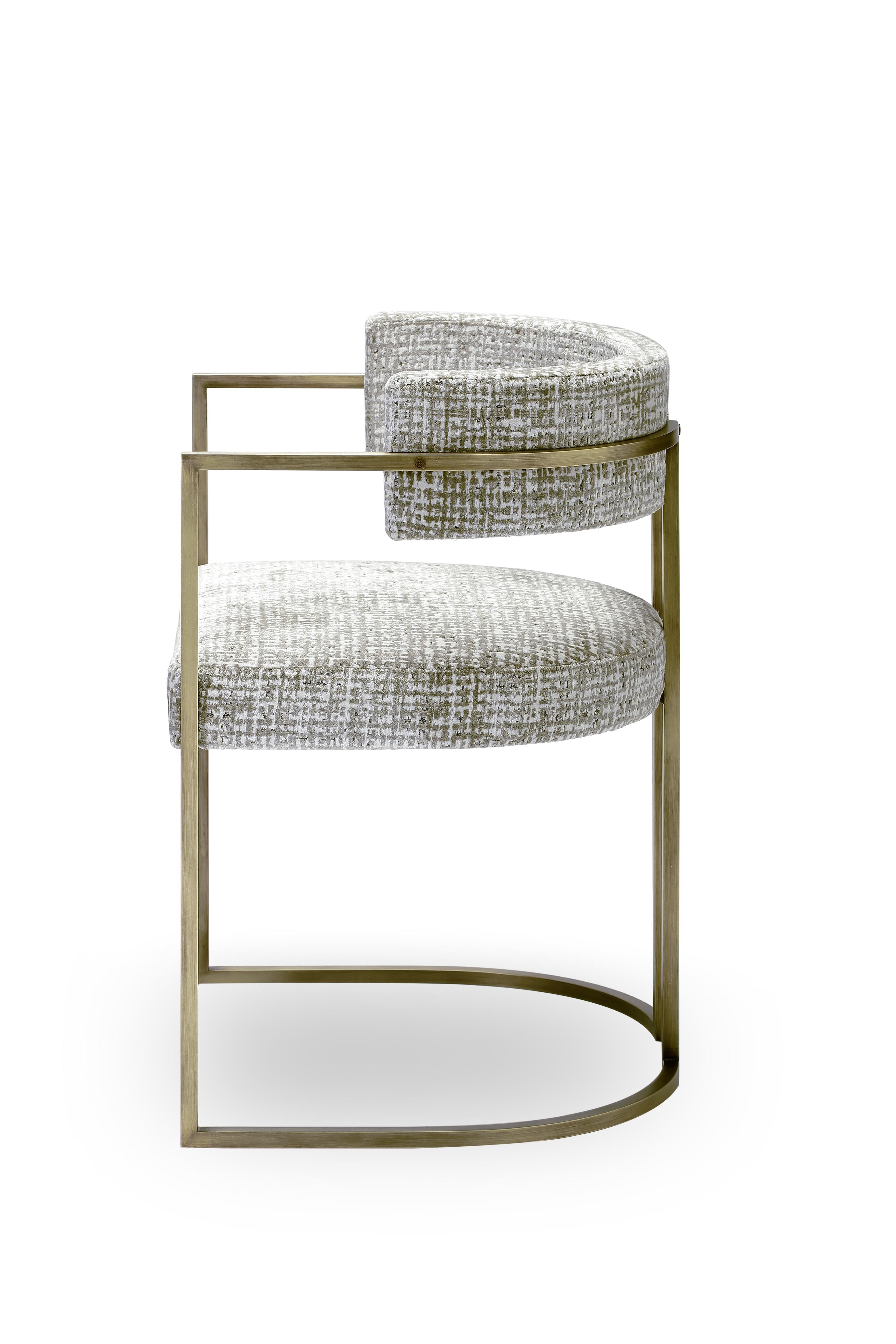 Silla Julius, estructura de latón, fabricada a mano en Portugal por Duistt 

La silla pequeña JULIUS es una pieza de lujo atemporal y discreta. Construida con materiales nobles como el latón, la silla pequeña JULIUS es una pieza versátil que puede