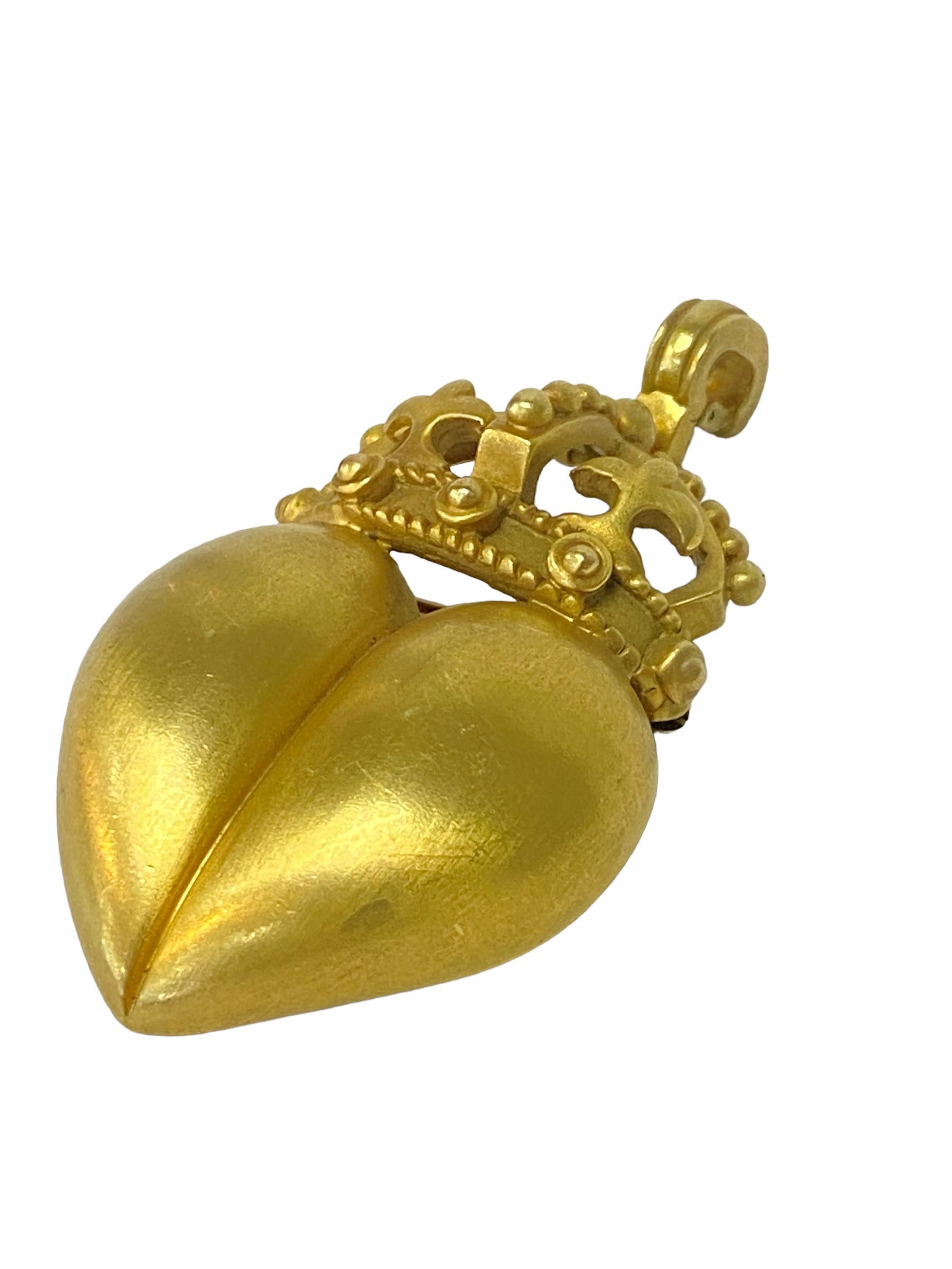 Large, 1987 Barry Kieselstein Cord 18K Yellow Gold Crowned Heart Pin Pendant 
Measurements of the pendant are 2-1/2 inches long x 1-1/4 inches wide
Hallmarked on the inside edge of the heart: Kieselstein 1987 18kt
The backside gives an optional Pin