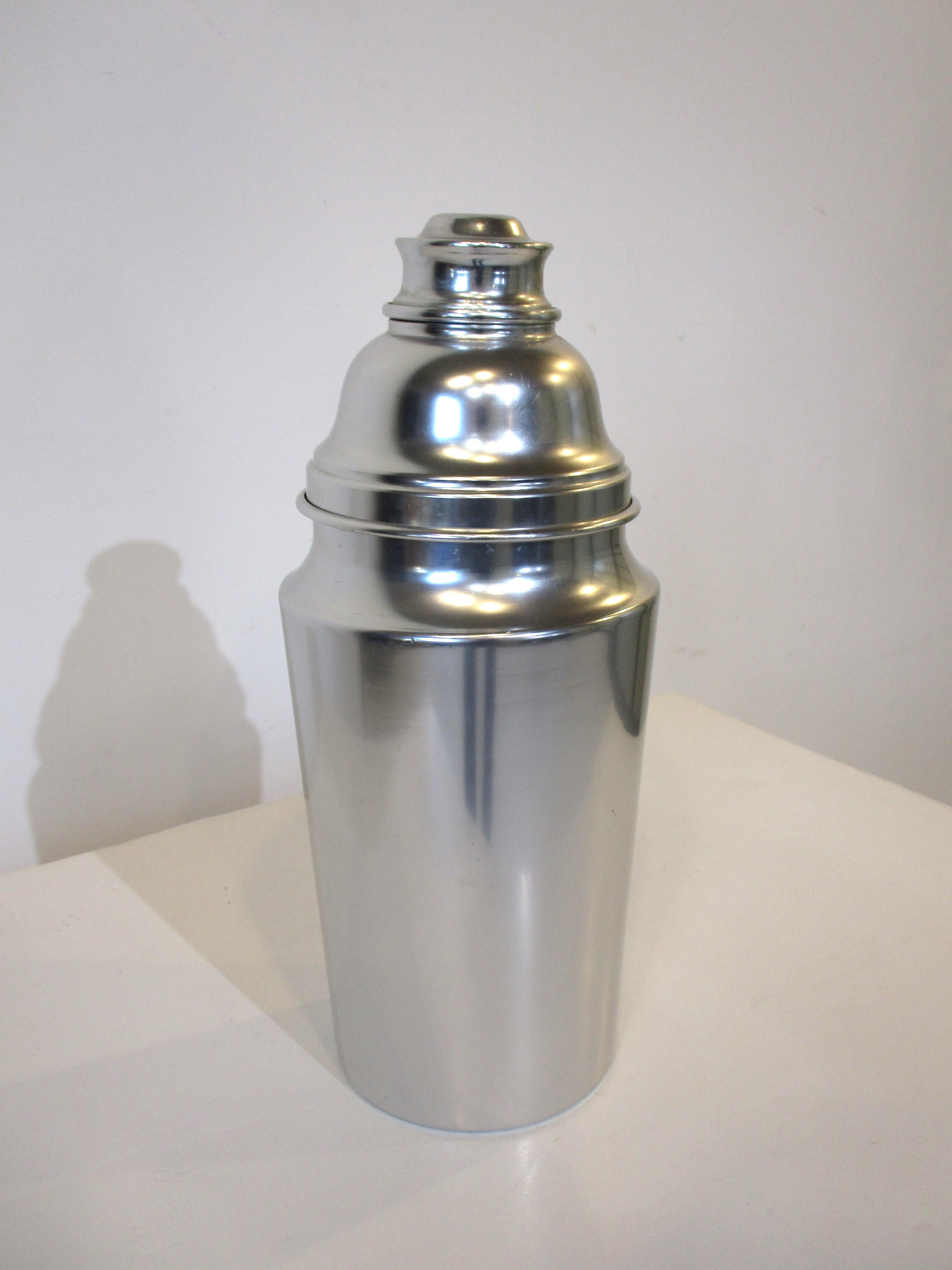 Jumbo Aluminum Midcentury Cocktail Shaker in the Style of Kensington Ware In Good Condition For Sale In Cincinnati, OH
