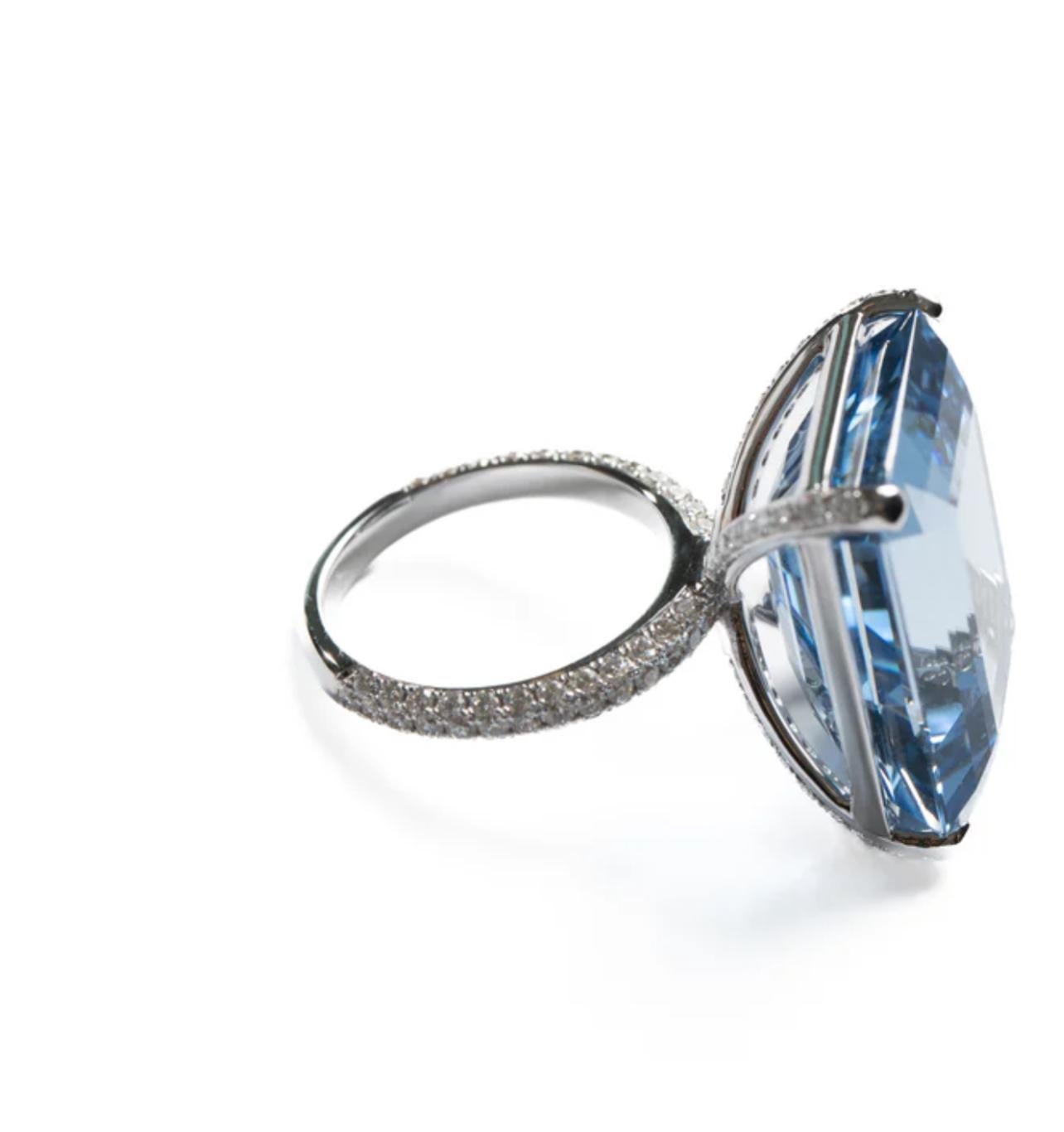 Taille brillant Bague cocktail Jumbo aigue-marine et diamants en vente