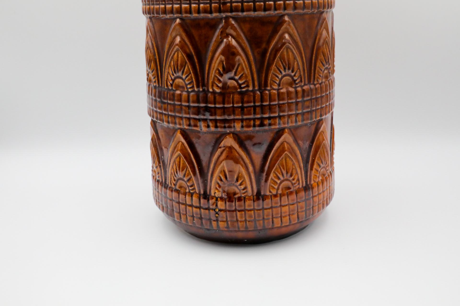 Vase géant en céramique d'Allemagne de l'Ouest, de couleur Brown, avec anse ronde en vente 3
