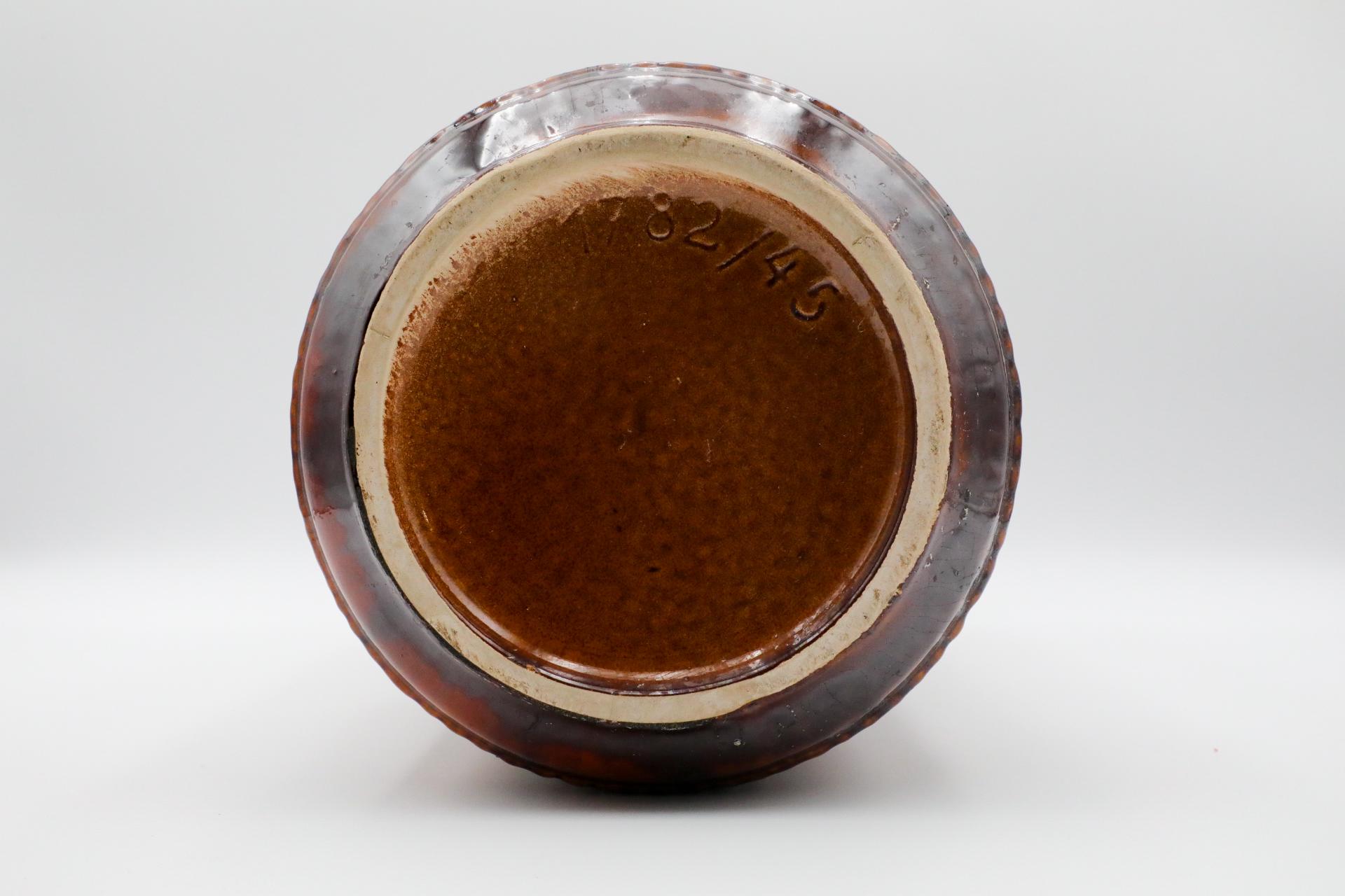 Vase géant en céramique d'Allemagne de l'Ouest, de couleur Brown, avec anse ronde en vente 7