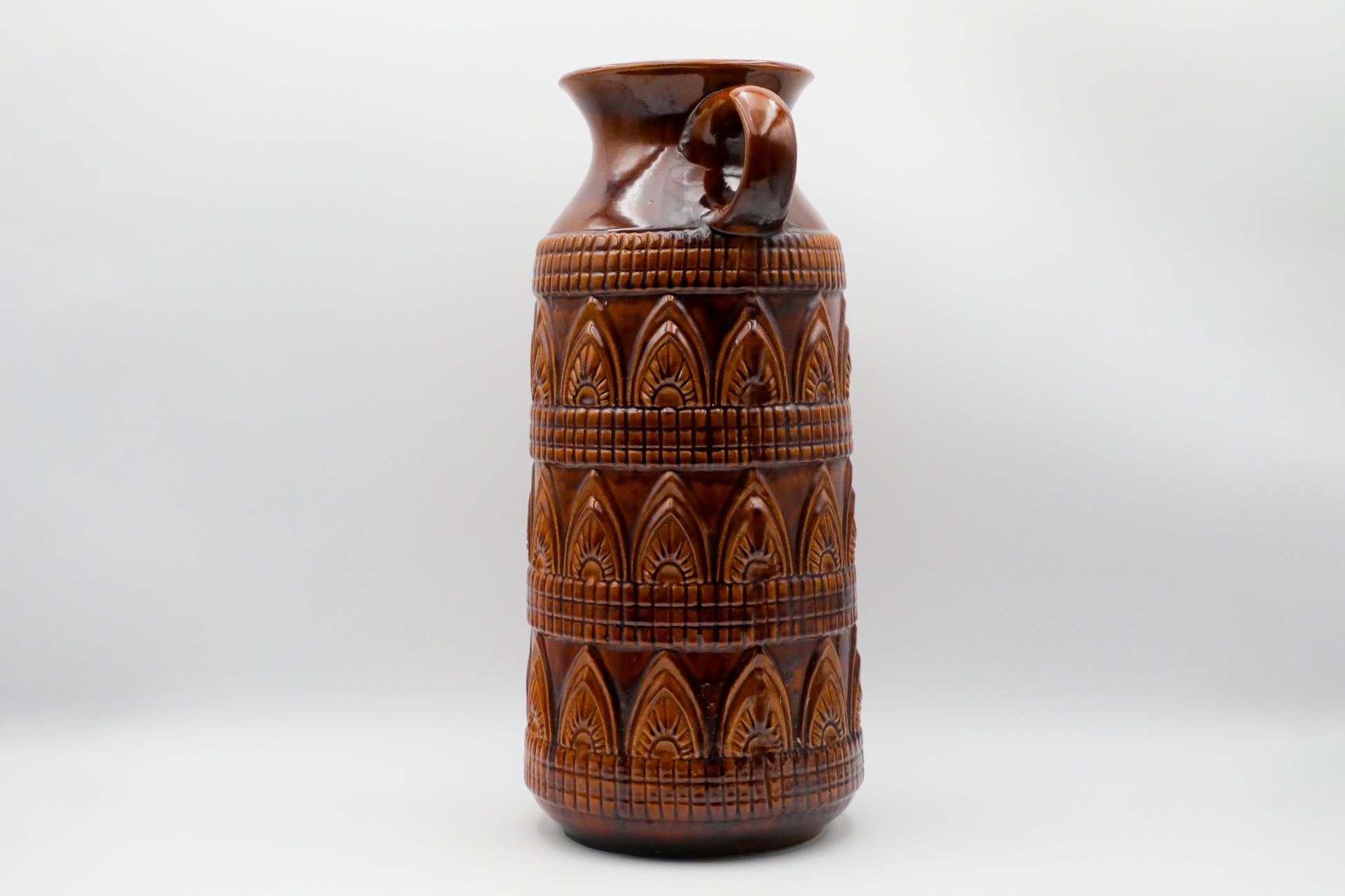 Vernissé Vase géant en céramique d'Allemagne de l'Ouest, de couleur Brown, avec anse ronde en vente
