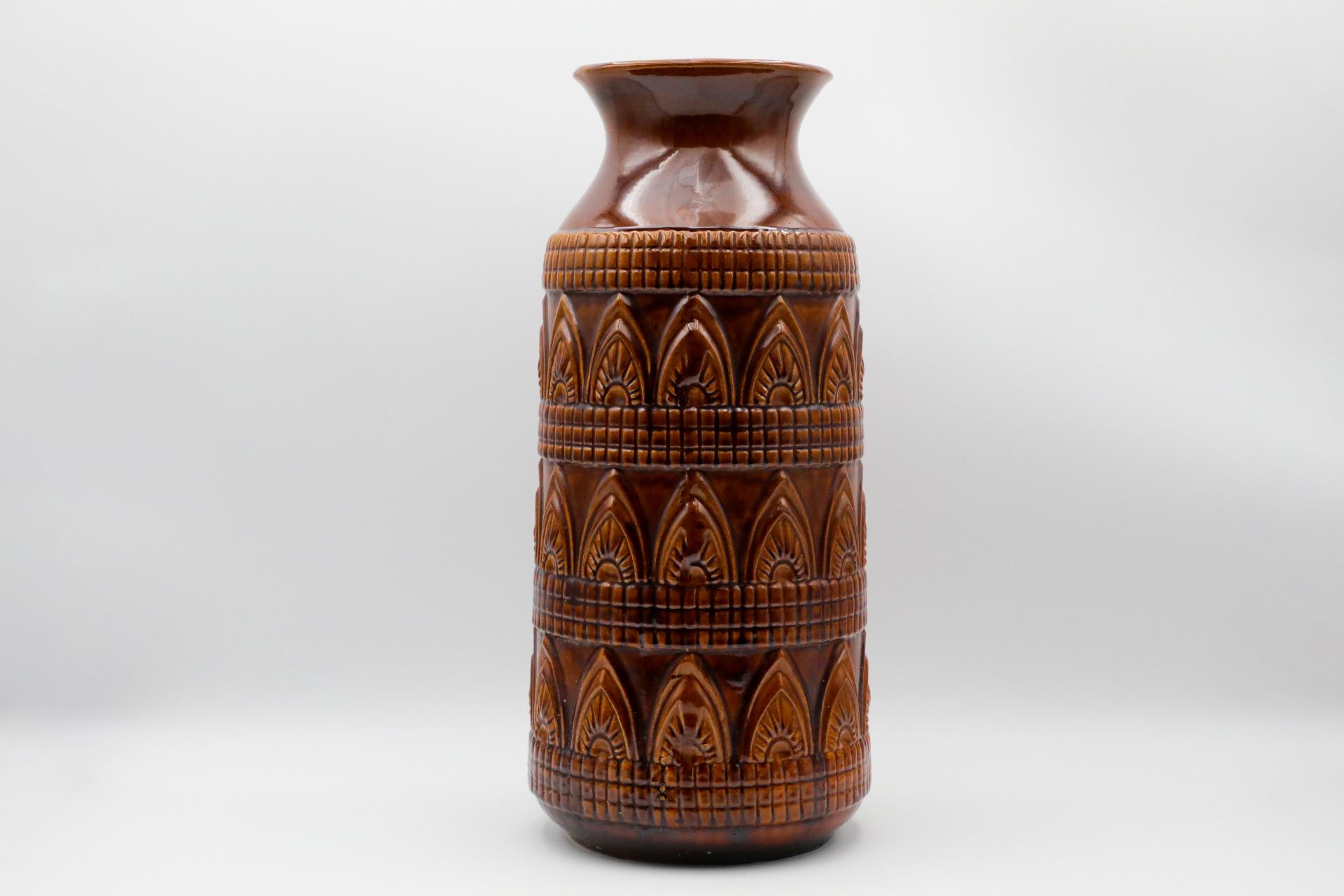 20ième siècle Vase géant en céramique d'Allemagne de l'Ouest, de couleur Brown, avec anse ronde en vente