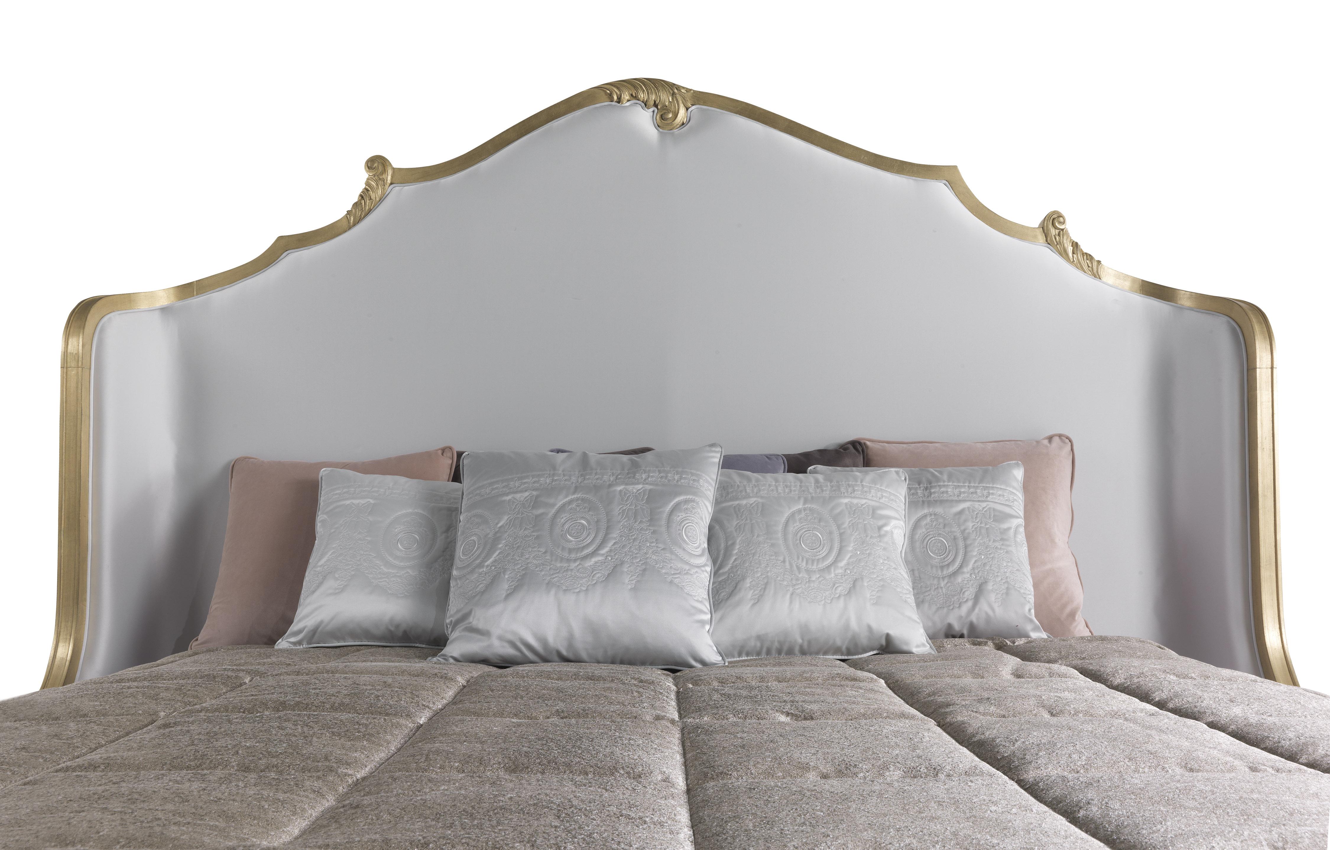 Annecy bed: a scenographic piece of furniture, designed to be the protagonist of the night area and characterized by an antique gold frame and a precious and refined light-grey satin upholstery.
Annecy Bed with structure in hand-carved beechwood