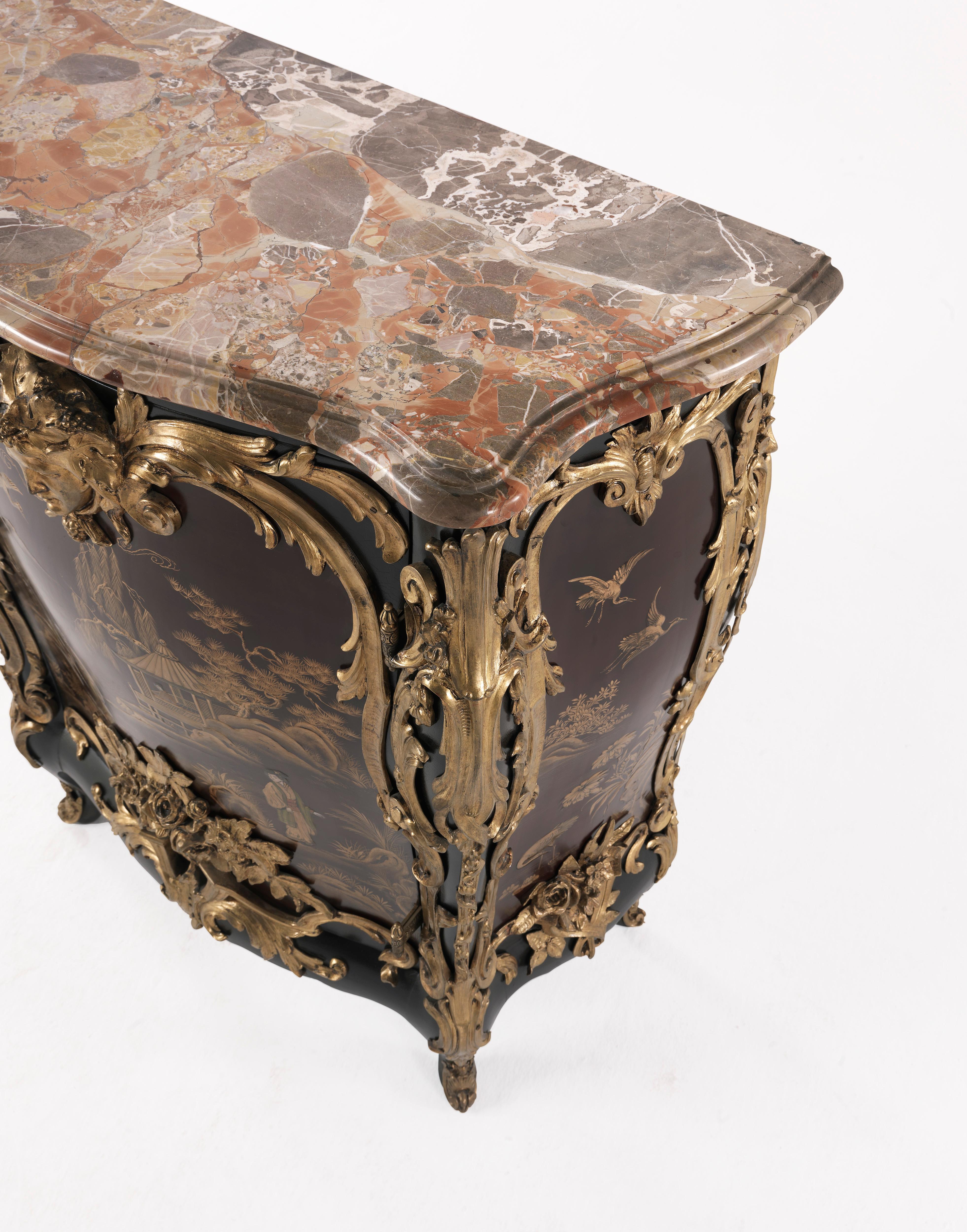 Jumbo Collection Antique Italian Ormolu-Mounted and Lacquered Cabinet In Good Condition For Sale In Cantù, Lombardia