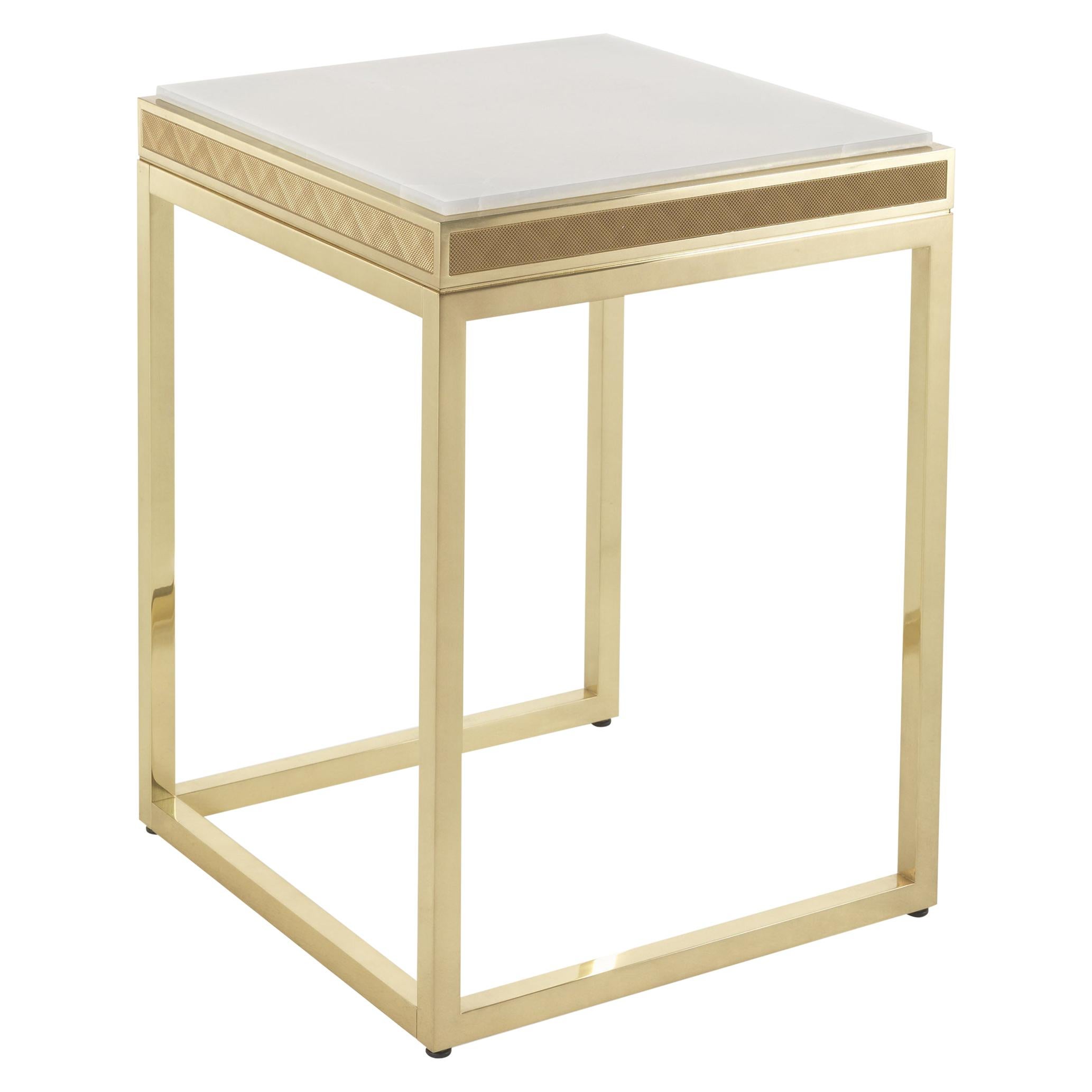Elegant and refined, with its simple and linear shapes, Dedalus features a brass structure with glossy finish, engraved frame and marble top. Inspired by the Art Deco style, thanks to its versatility it adapts perfectly to classic or contemporary