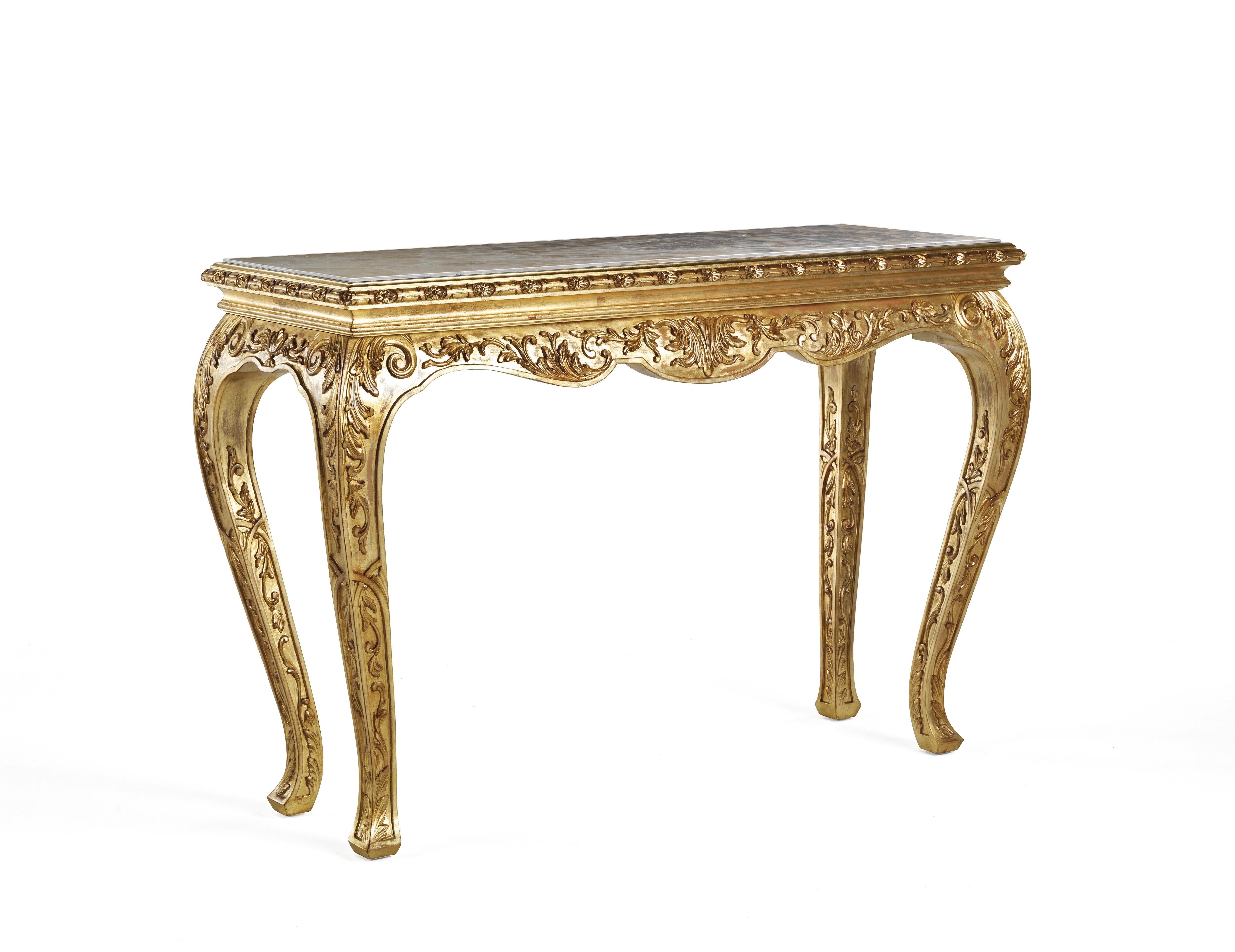 Fragonard line expresses Jumbo Collection’s design approach, where artisanal heritage, decorative and experimentation in the use of materials, techniques and processes meet. In the console, the Baroque-style base with carvings in low relief and a