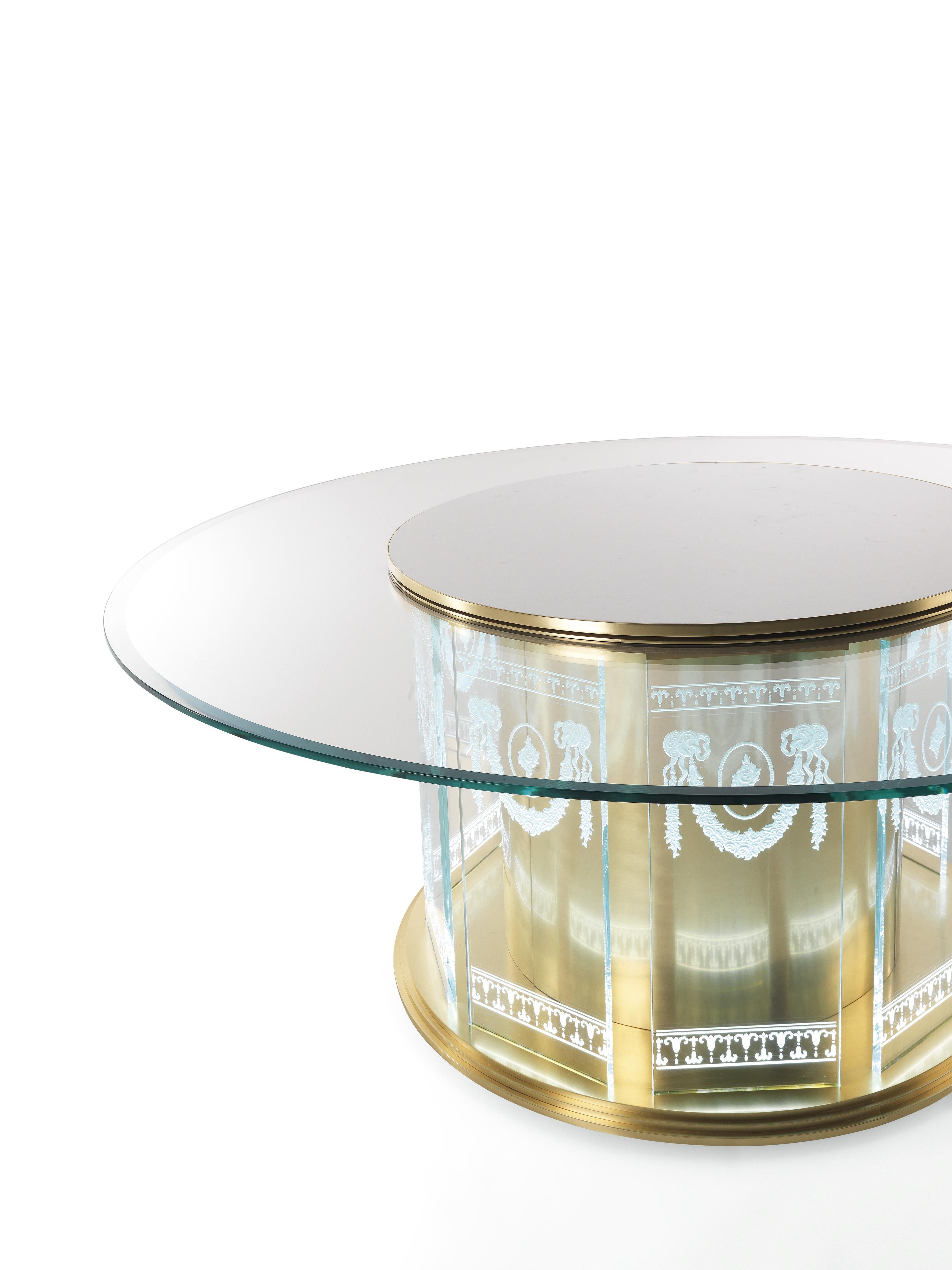 italien Table de salle à manger Fuji du 21e siècle en métal et verre avec décorations grecques en vente