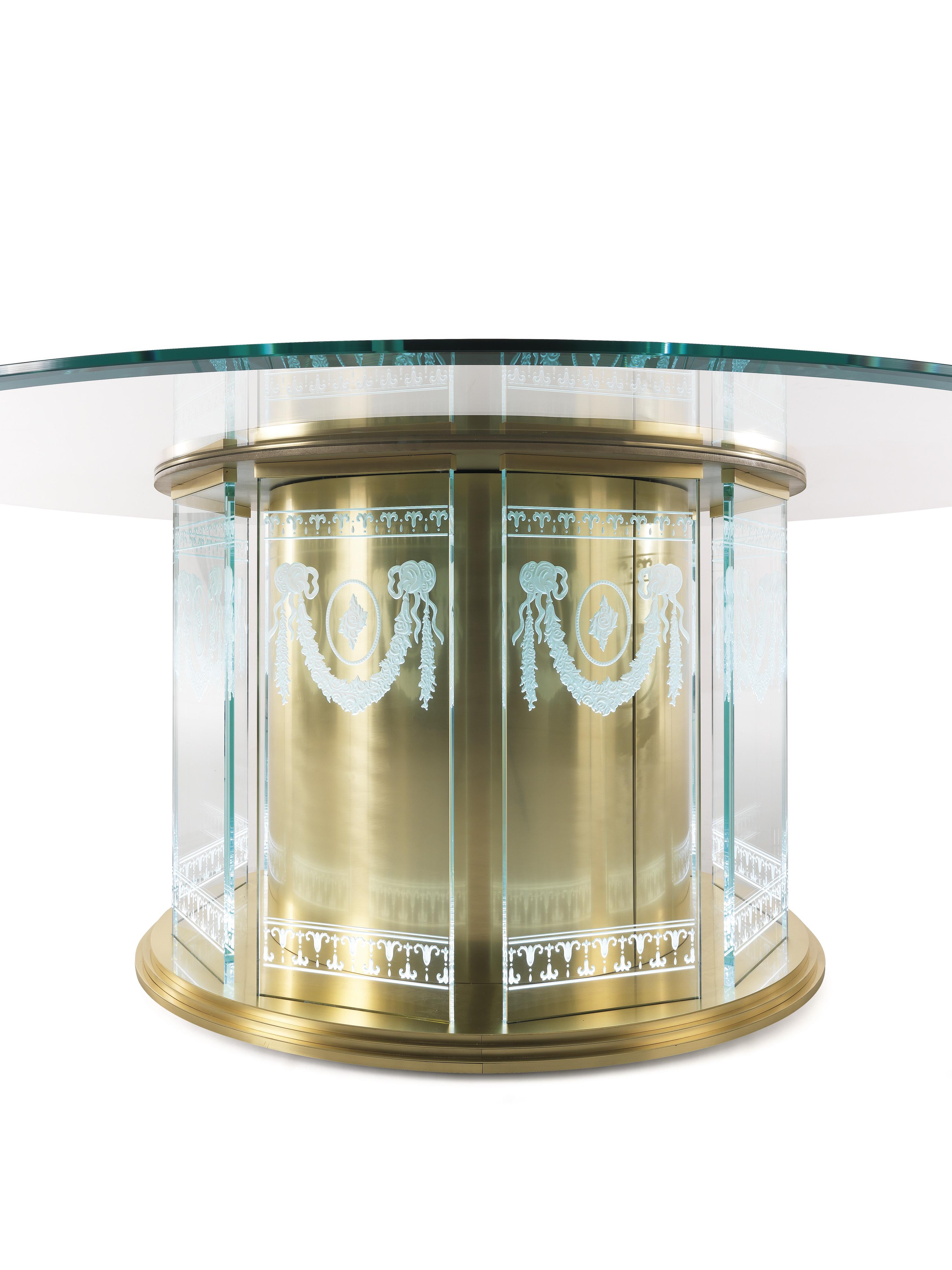 Table de salle à manger Fuji du 21e siècle en métal et verre avec décorations grecques Neuf - En vente à Cantù, Lombardia