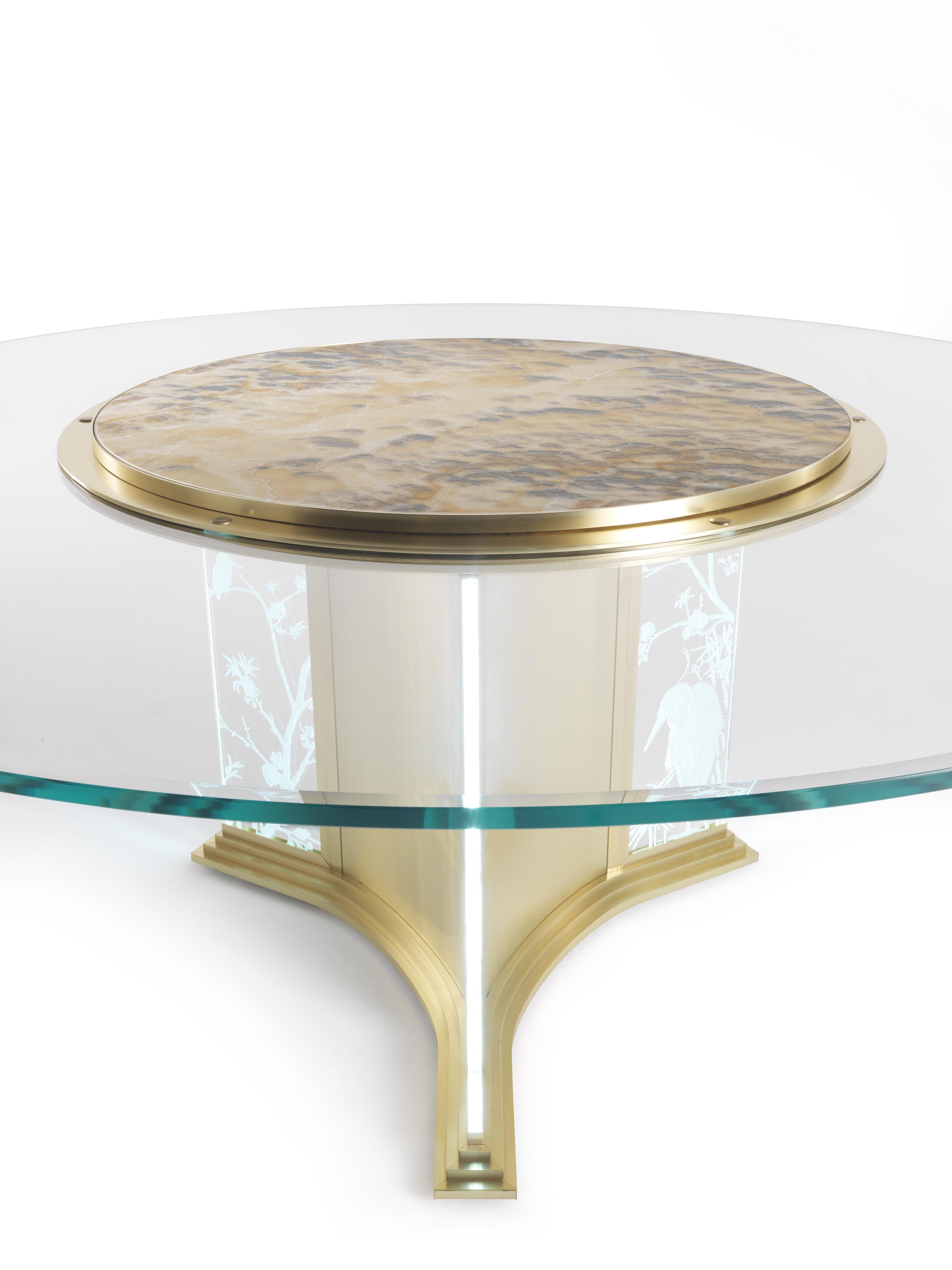 italien Table de salle à manger ronde Fuji du 21e siècle en métal et verre avec décoration orientale en vente