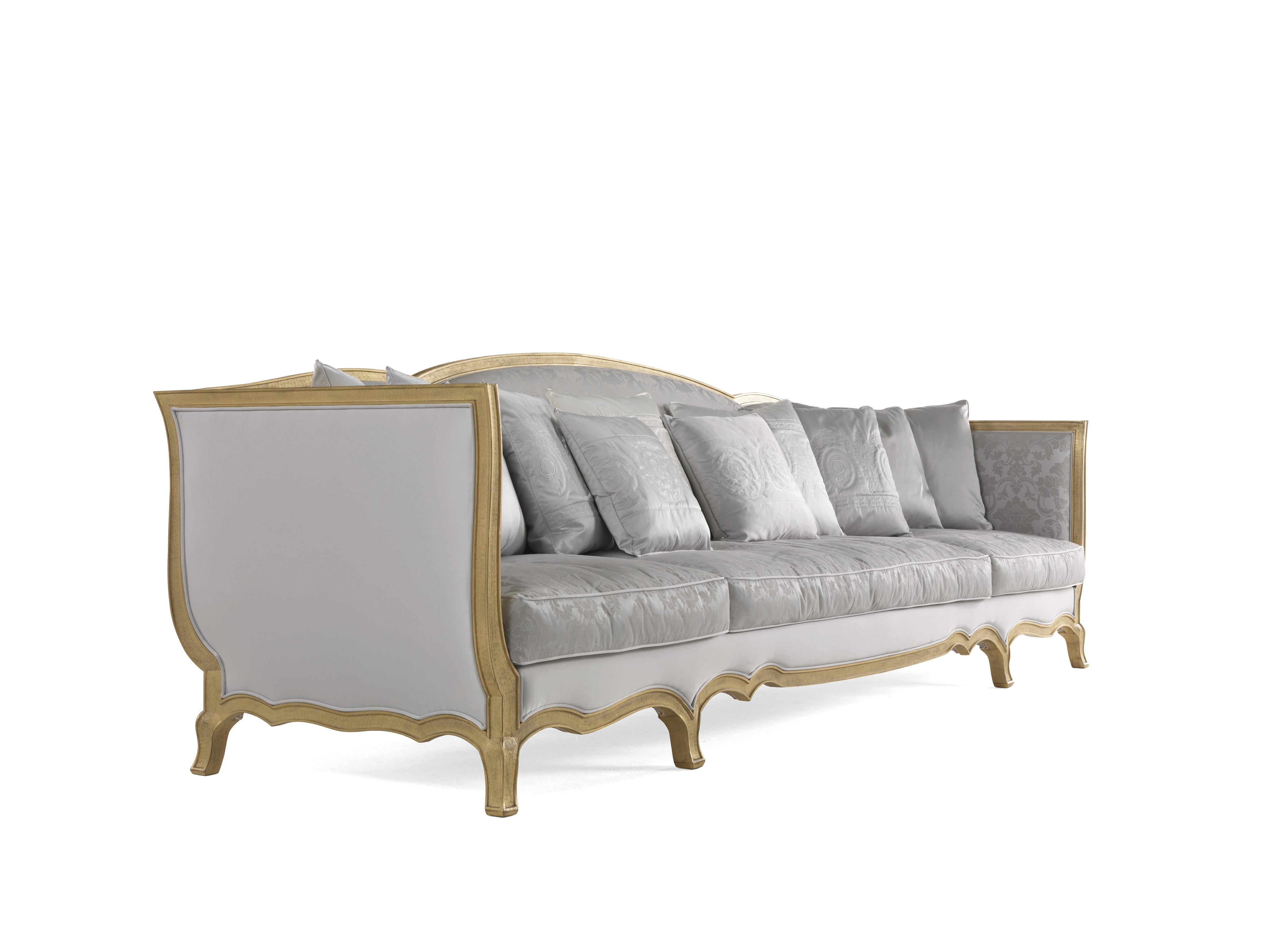 GrandCamée is the perfect expression of a bright classic style, where the refined upholstery in the precious fabric of the collection meets the decorative charm of the structure with a finish in antique gold with patina.
Grandcamée 3-seater sofa