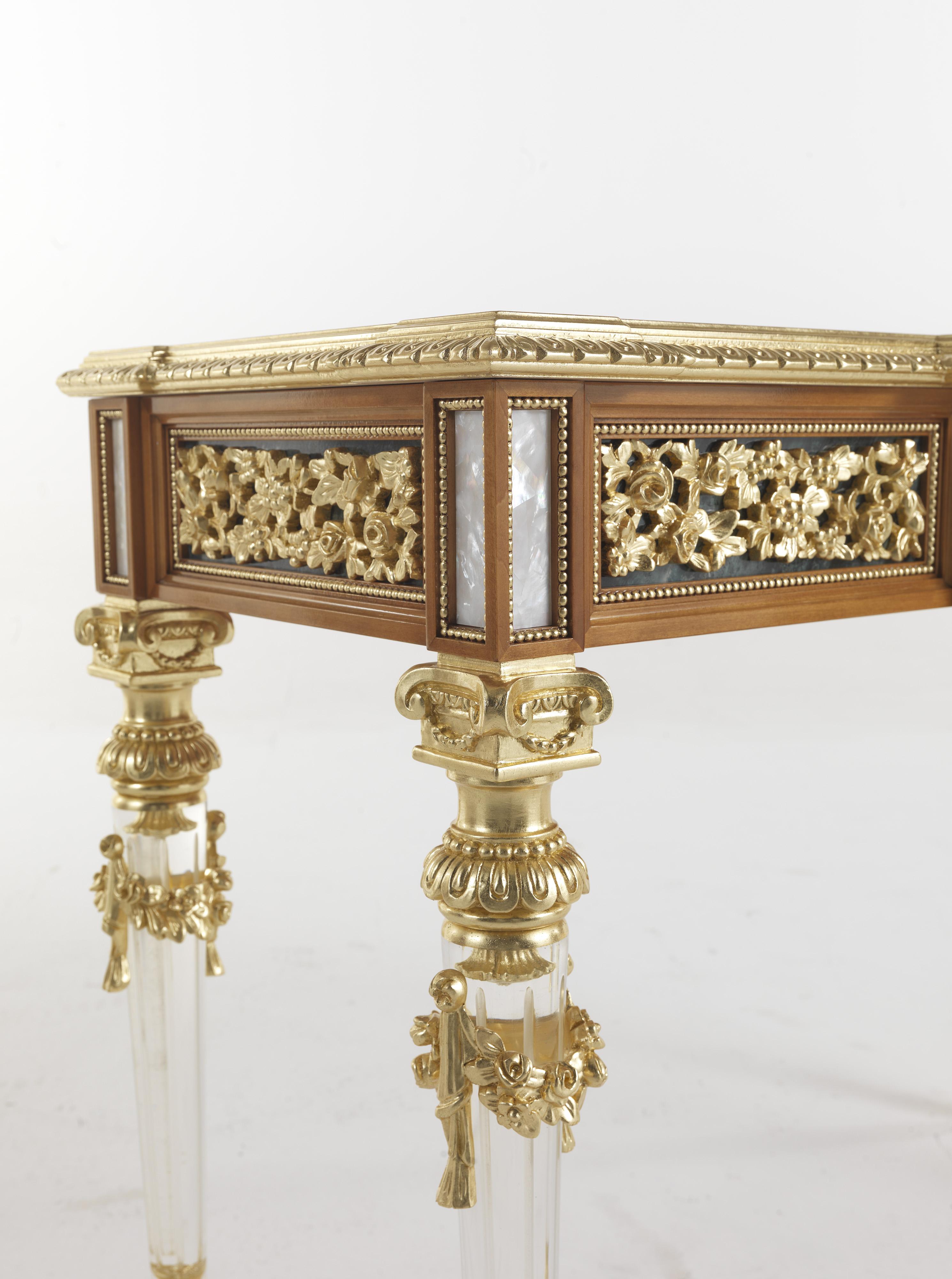 21st Century Mystere Console with Hand-carved Details Finished in Gold Leaf In New Condition For Sale In Cantù, Lombardia