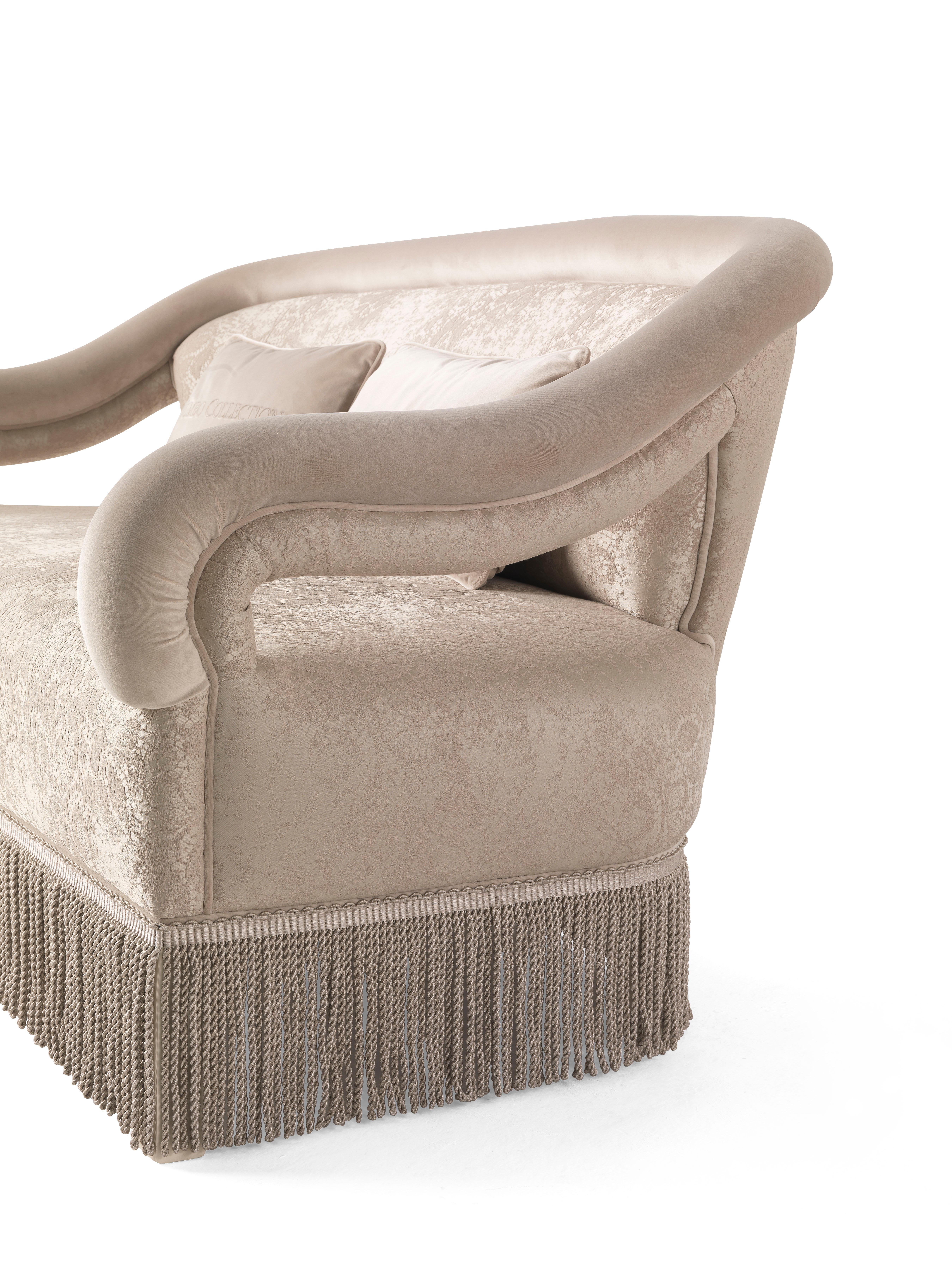 Pegaso 2-Sitzer-Sofa aus Stoff, 21. Jahrhundert (Louis XVI.) im Angebot