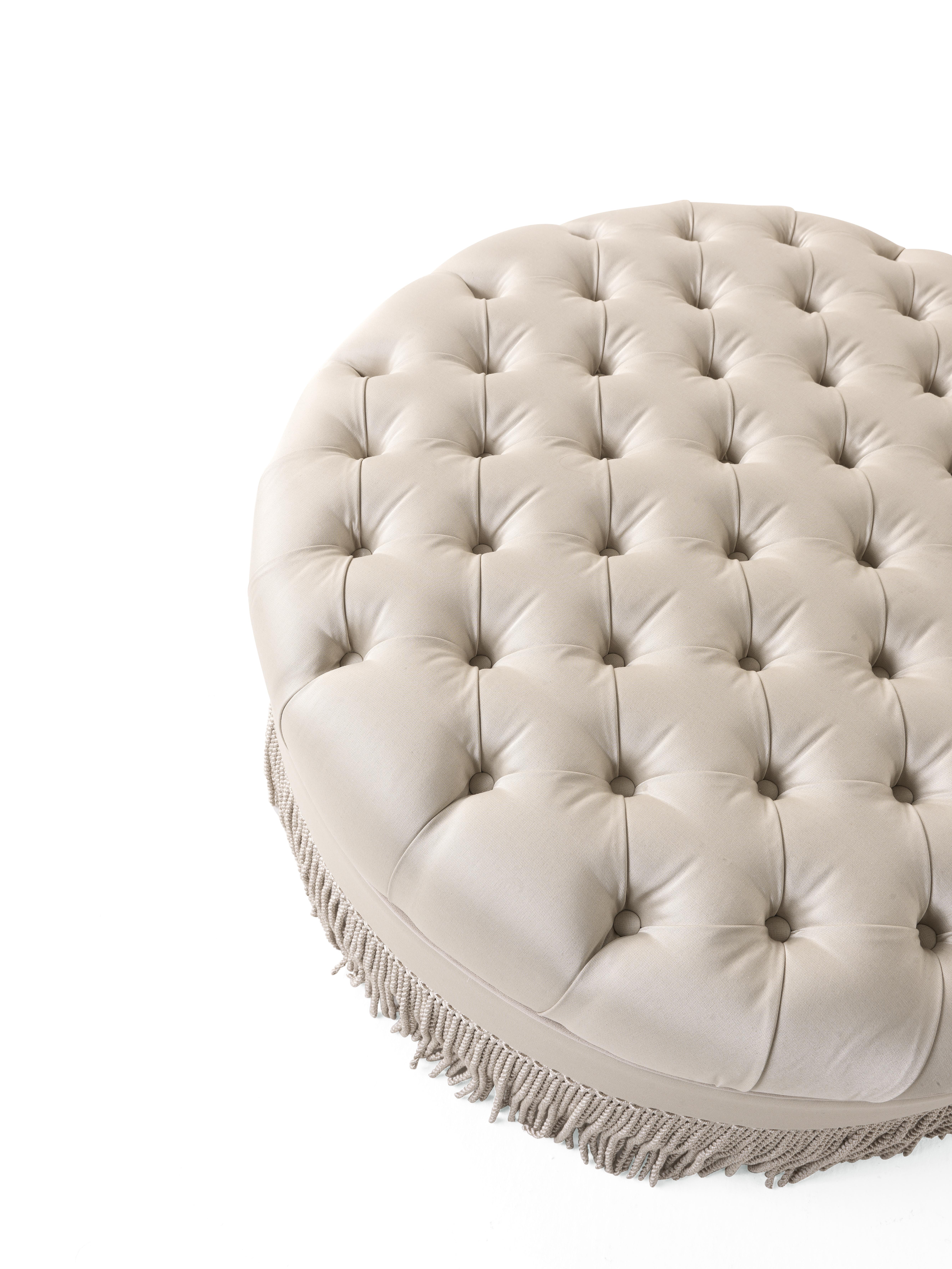 Pleasure is a line of furnishings with linear and essential shapes, characterized by an elegant and sophisticated charm. The refined workmanship and the soft velvet covering make the pouf the perfect complement to integrate and enhance settings with