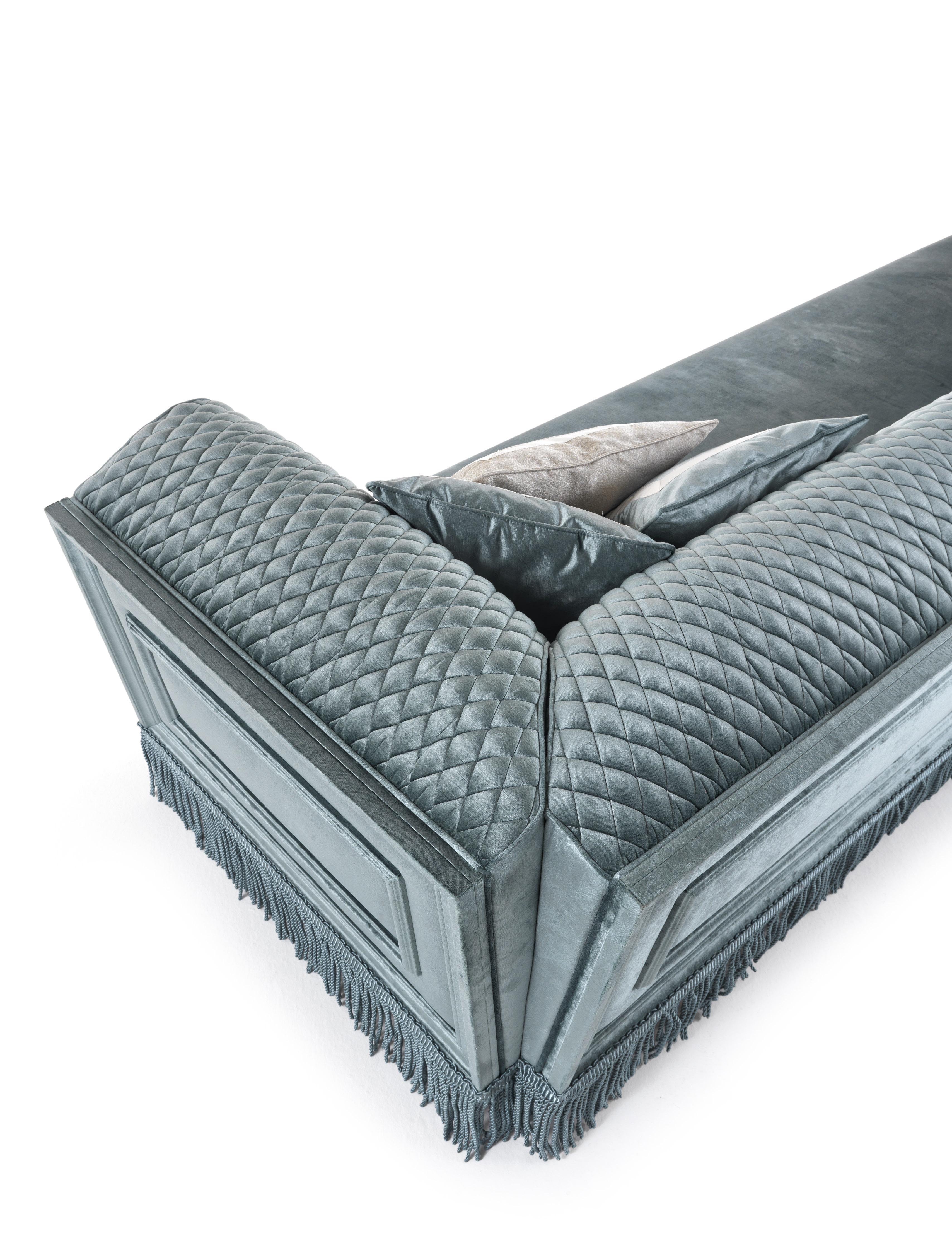 XXIe siècle et contemporain Canapé 3 places Saturno du 21ème siècle en velours avec frange décorative en vente