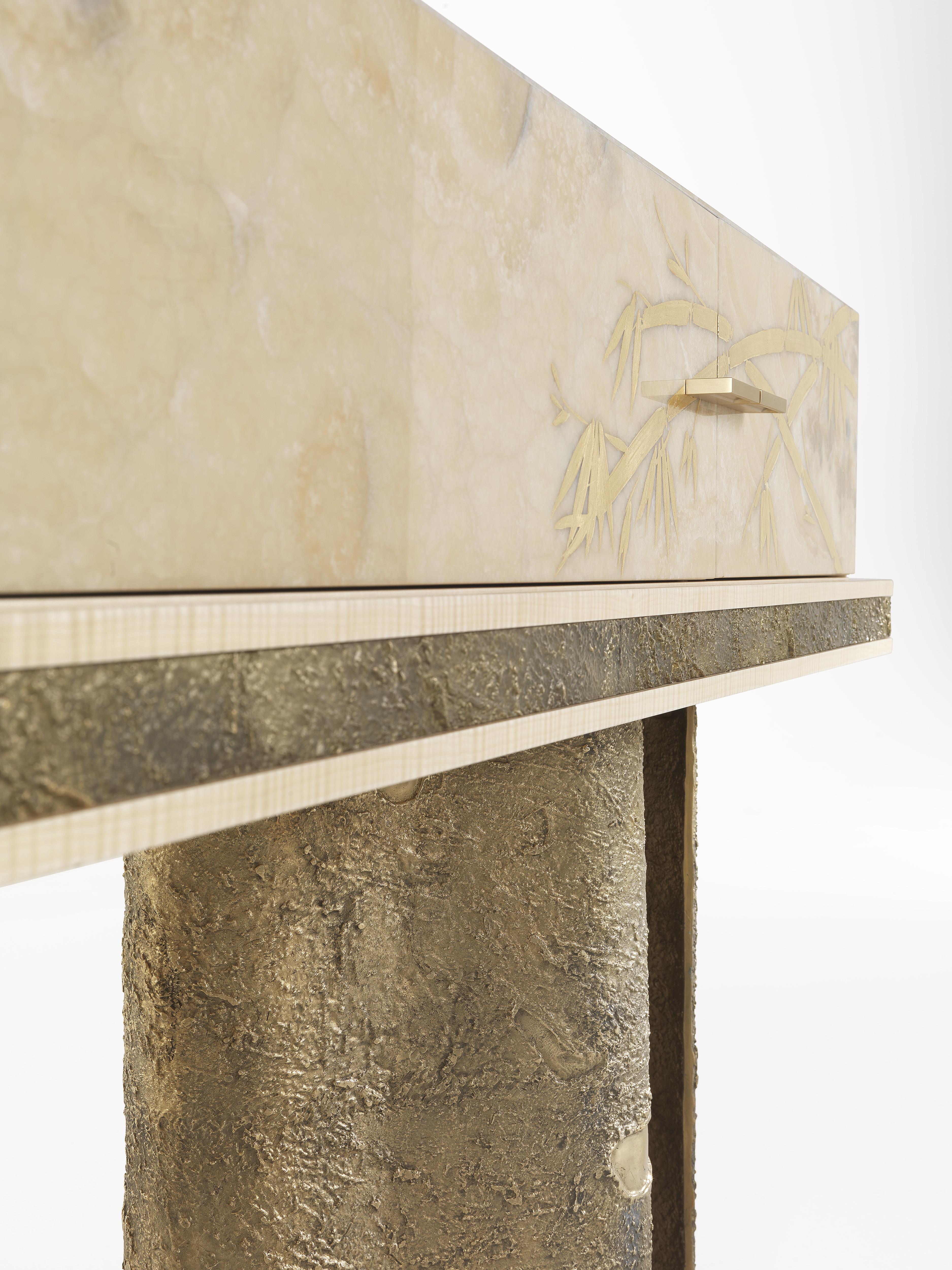 21st Century Shinto Console with Sculptural Bases in Lost-wax Cast Brass  In New Condition For Sale In Cantù, Lombardia