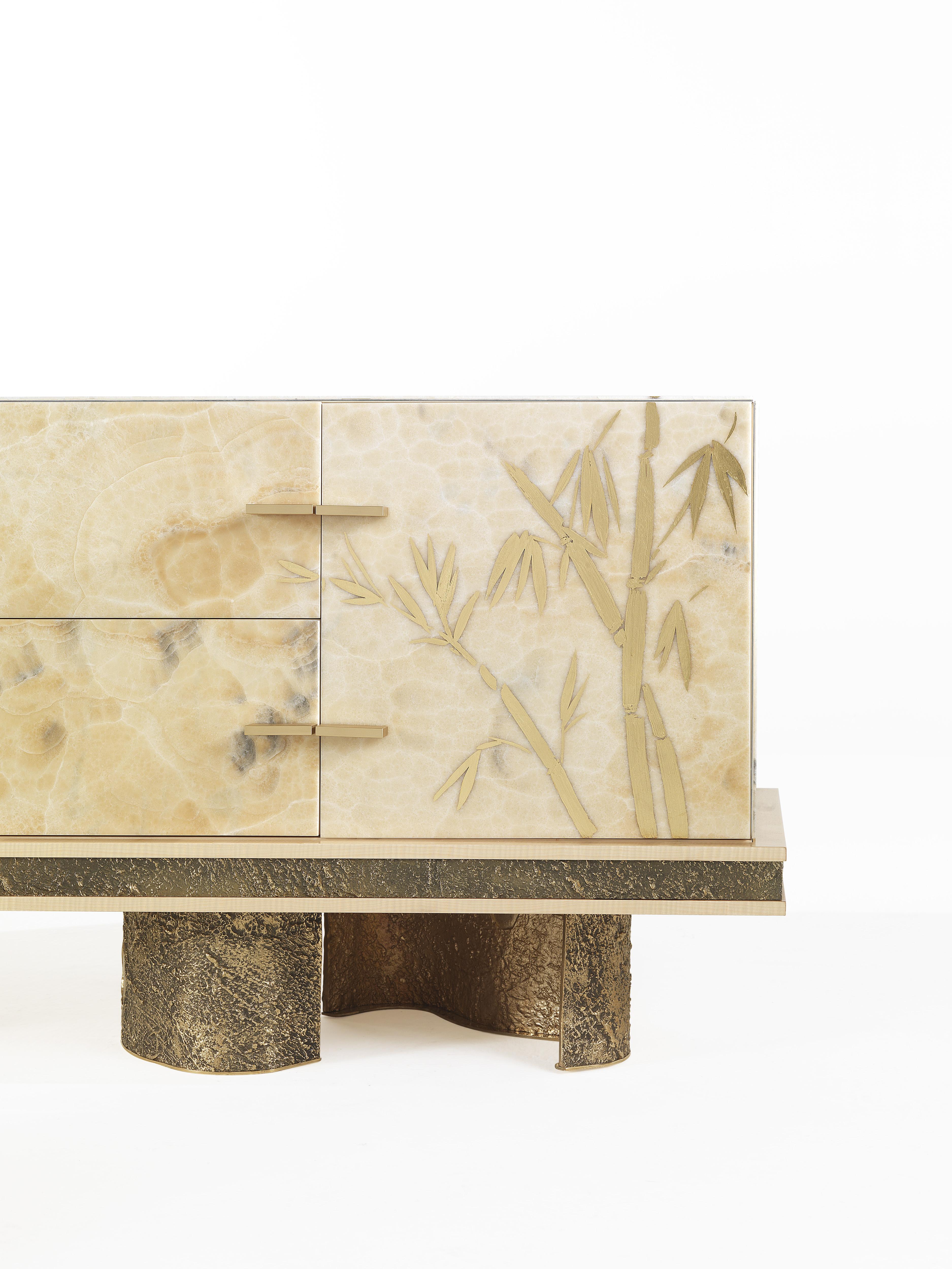 21st Century Shinto TV holder with Sculptural Bases in Lost-wax Cast Brass In New Condition For Sale In Cantù, Lombardia