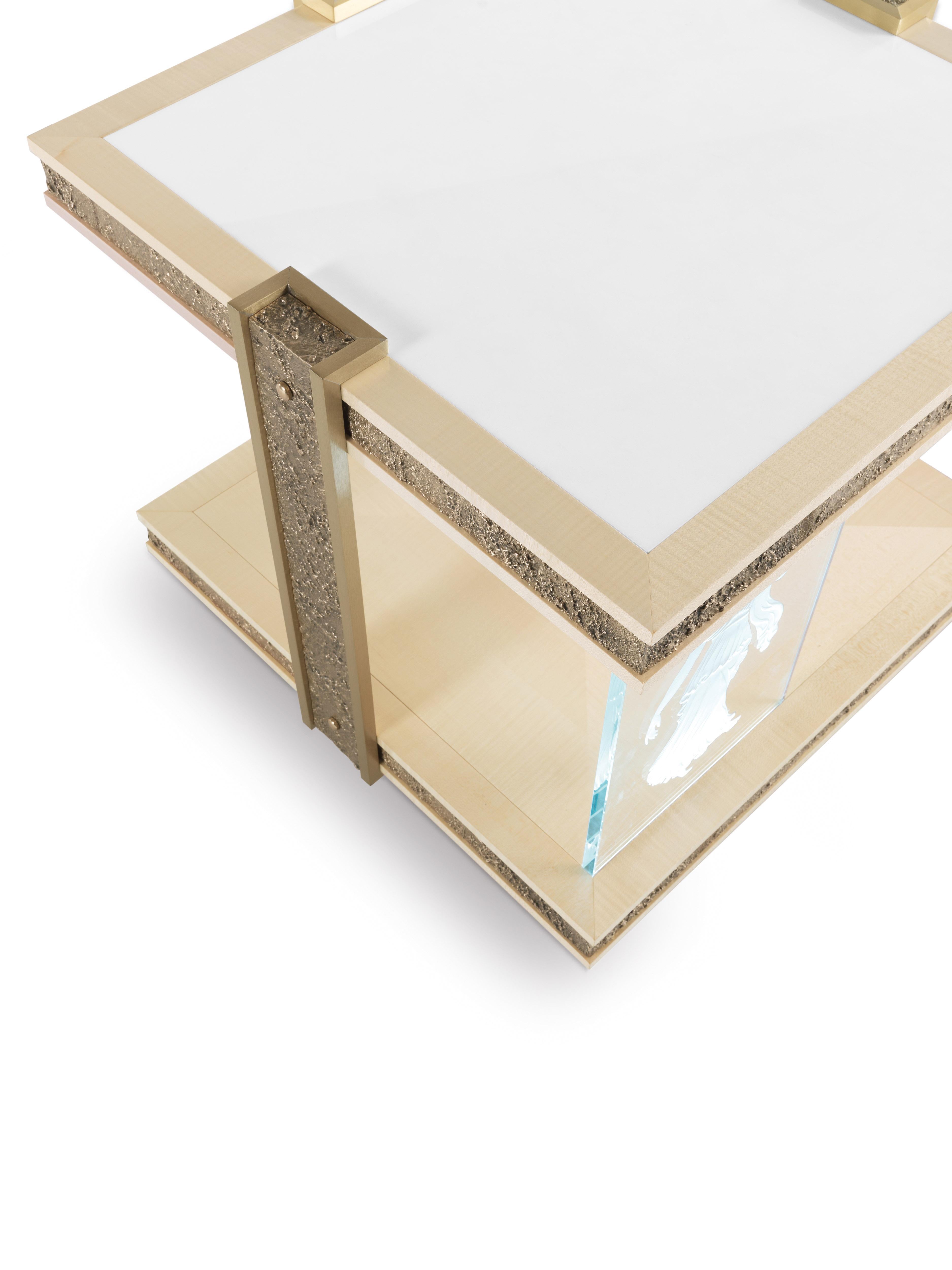 Placage Table d'appoint Shinto du 21e siècle en bois avec plateau en marbre statuaire blanc en vente