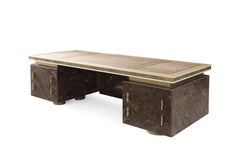 Scrivania shintoista del XXI secolo con basi scultoree in ottone fuso a cera persa