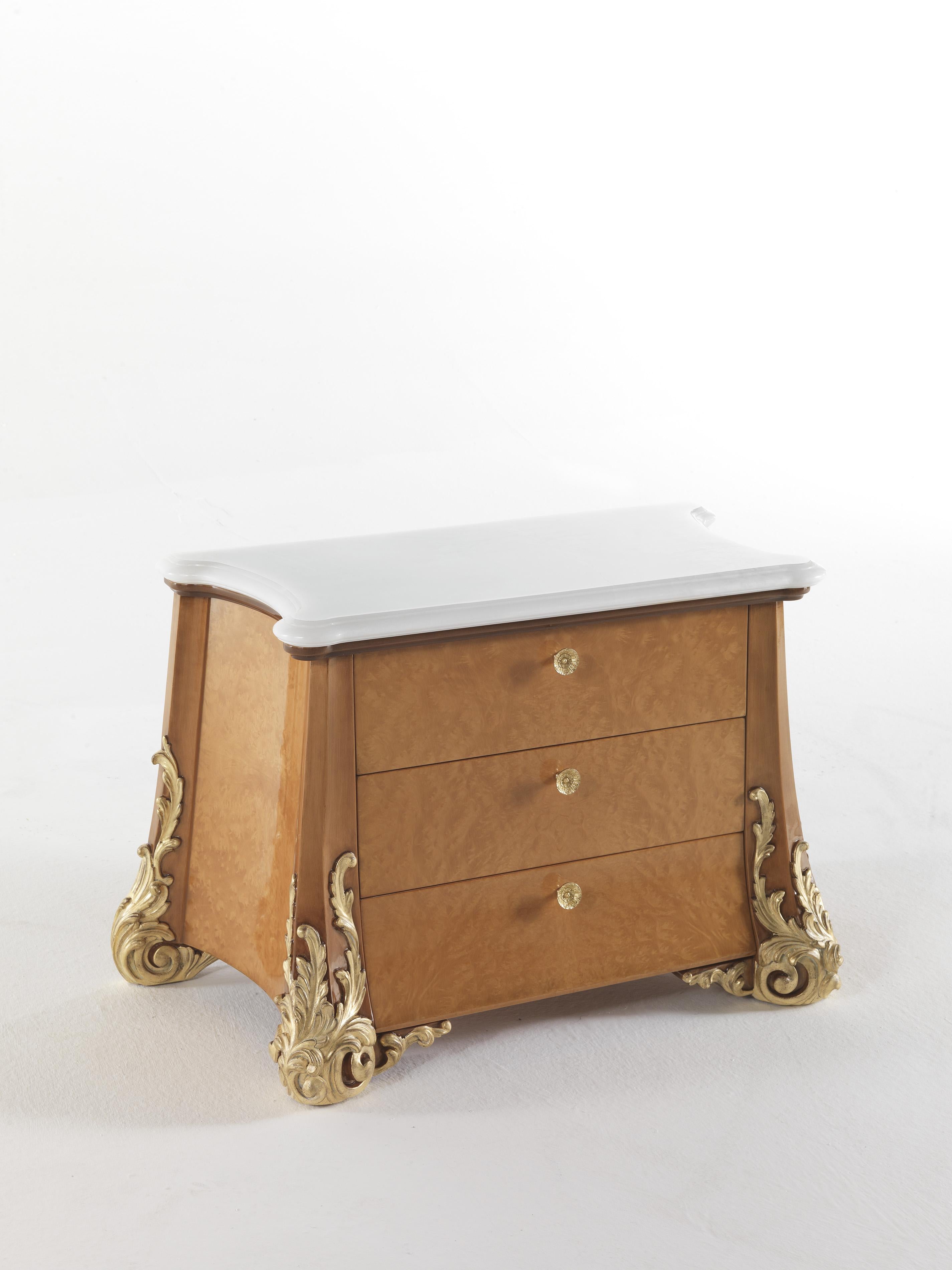 Sophie is a line of furniture with classical and sinuous lines. Featuring a wood structure with a glossy briar finish, the night tables of the line are enriched with hand-carved decorations and gold details that add a touch of timeless beauty to the
