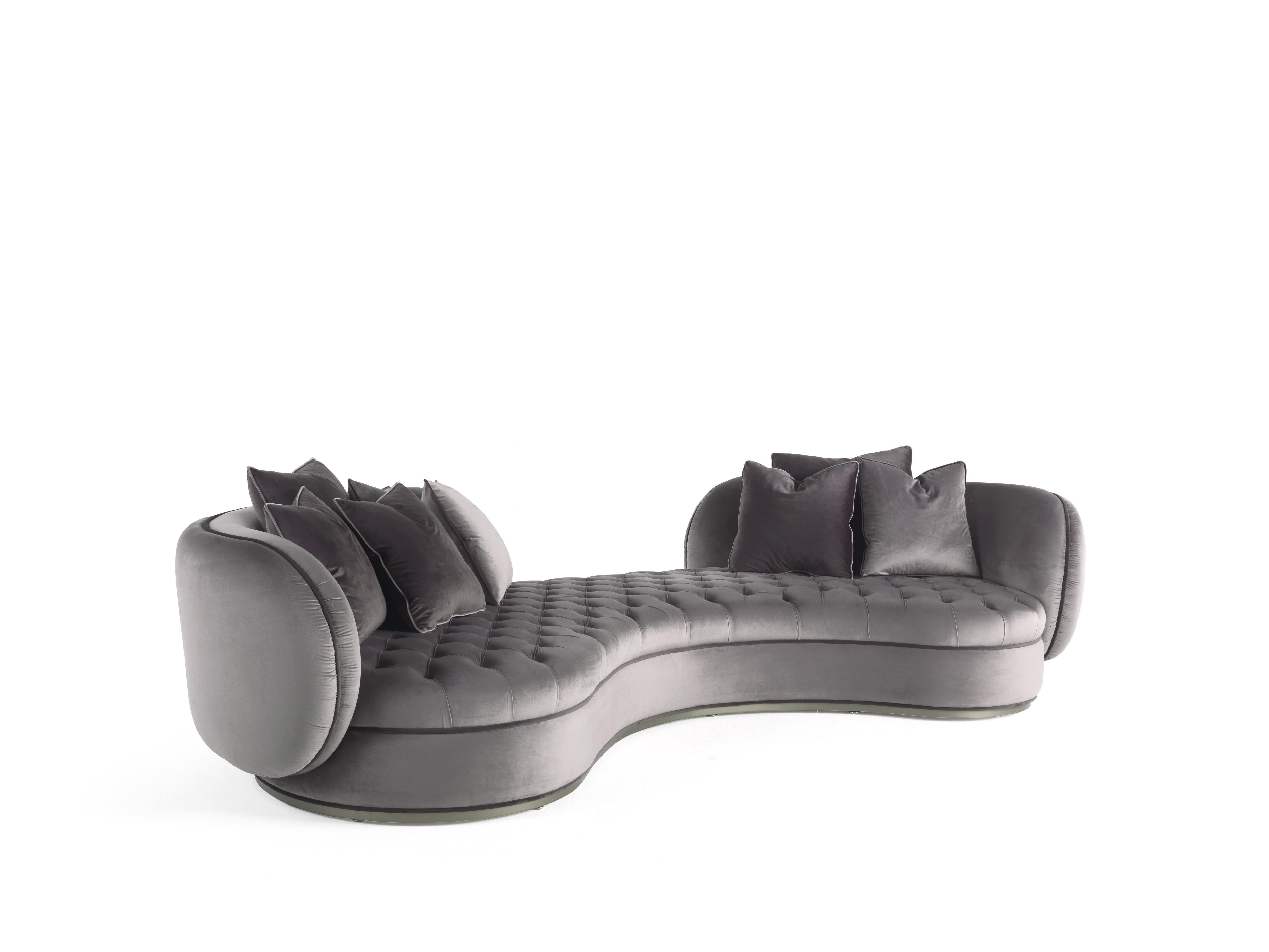 Tokyo is a precious and refined sofa characterized by sinuous, soft and curved lines, special quilted manufacturing and a comfortable backrest. En eclectic piece that is a strong, impactful addition to any living space.
Tokyo 3-seater sofa with