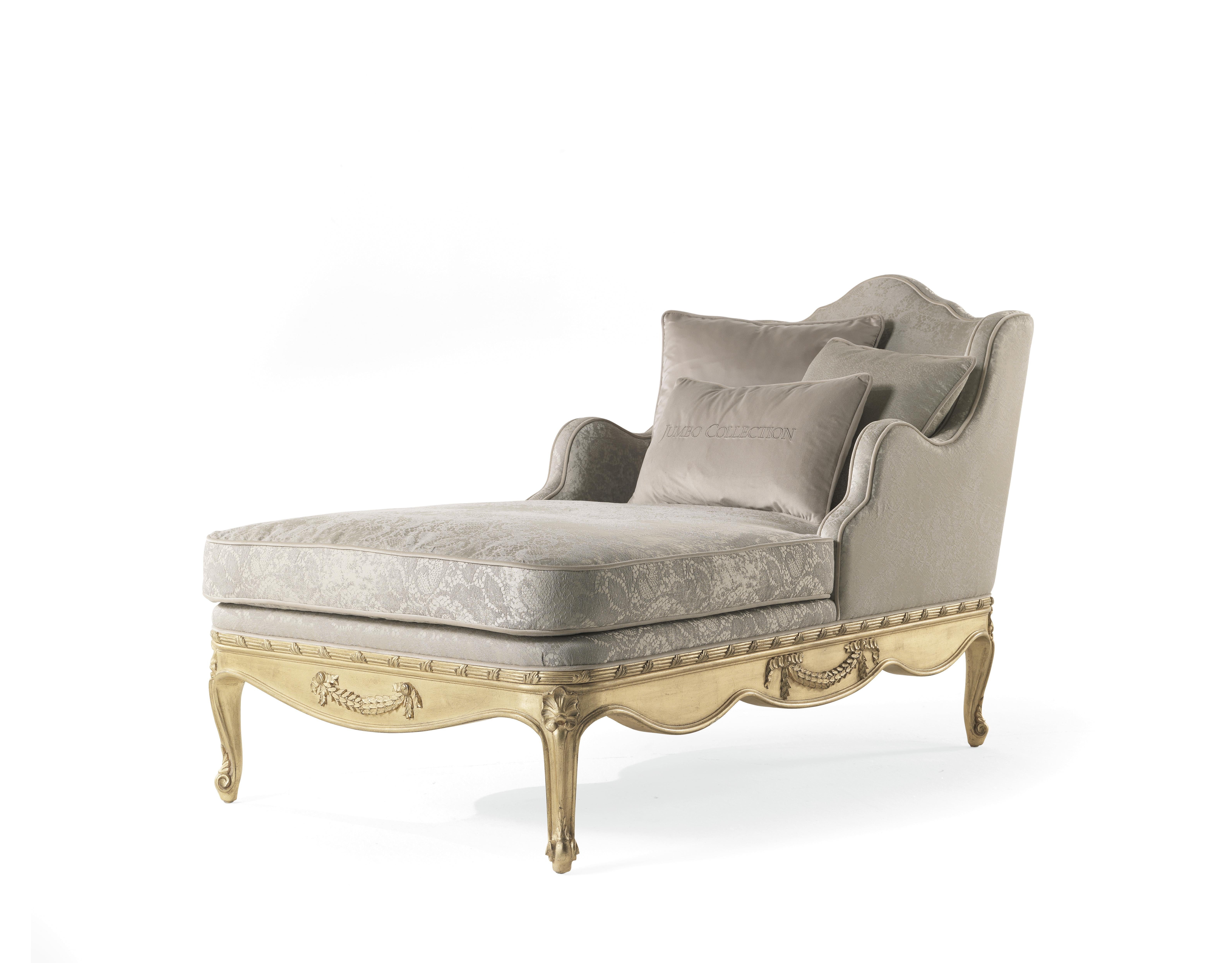 Sensual and welcoming, the Verveine dormeuse embellishes the relax area with its French flavour. In addition to the base in hand-carved wood with patinated antique gold finishing, Verveine is characterized by the complex wave-style upholstery of the