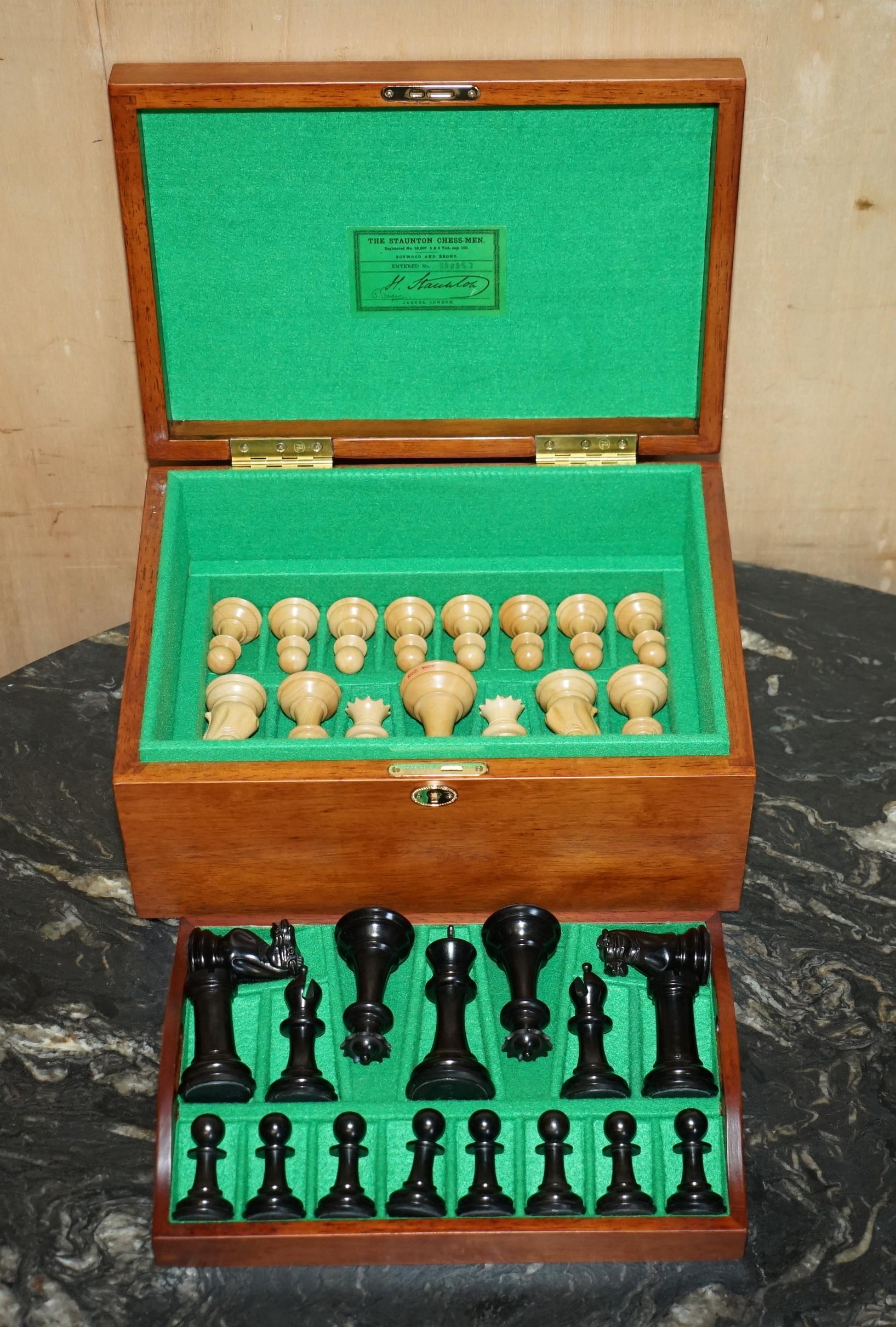 Cuir JUMBO JAQUES LTD EDiTION 1850 STAUNTON CHESSMAN CHESS SET INC CERTIFCATES ETC en vente