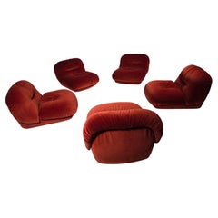 Sillones «Jumbo Lounge» de terciopelo rojo óxido, diseñados por Alberto Rosselli para Saporiti, década de los 70