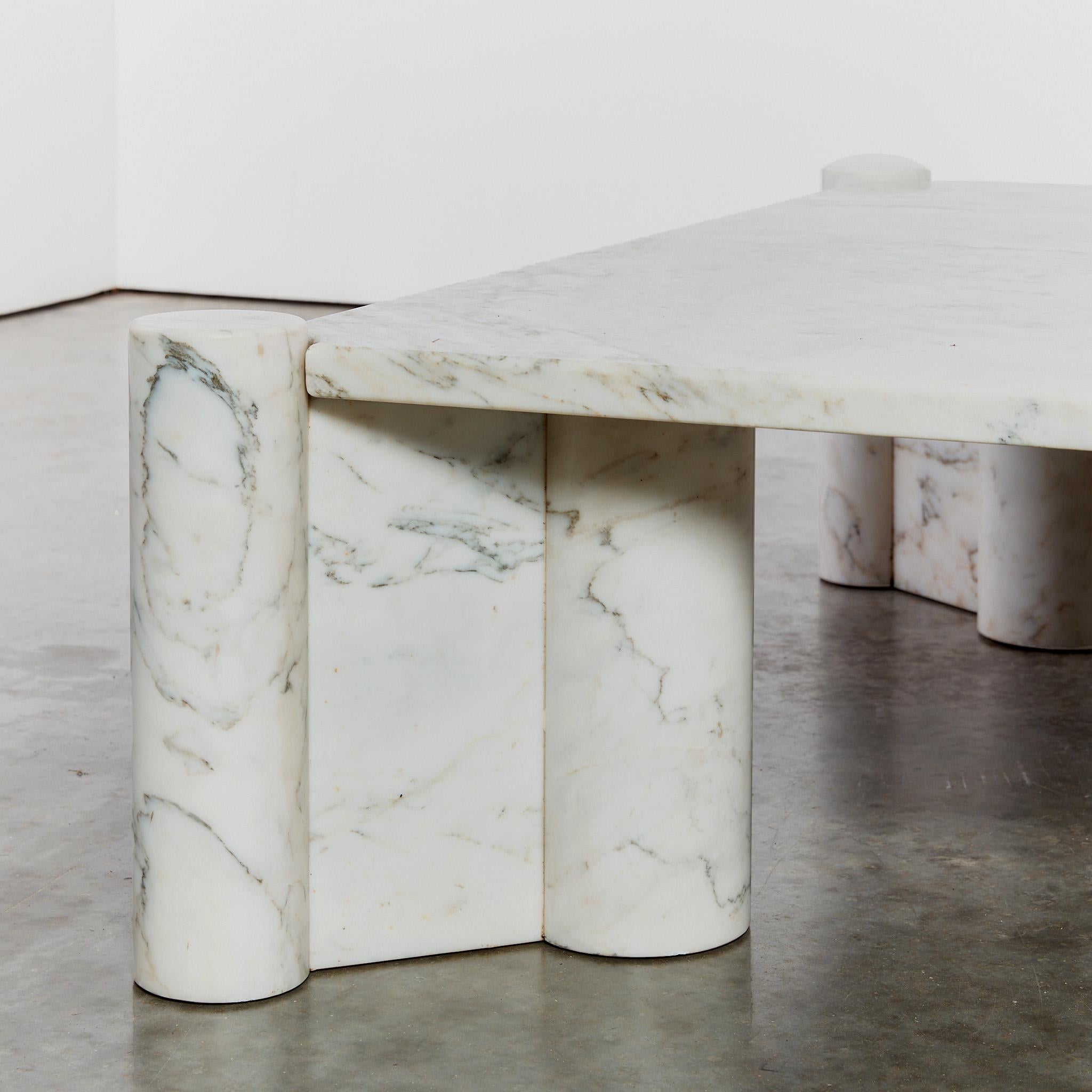 20th Century Jumbo marble coffee table by Gae Aulenti for Knoll International