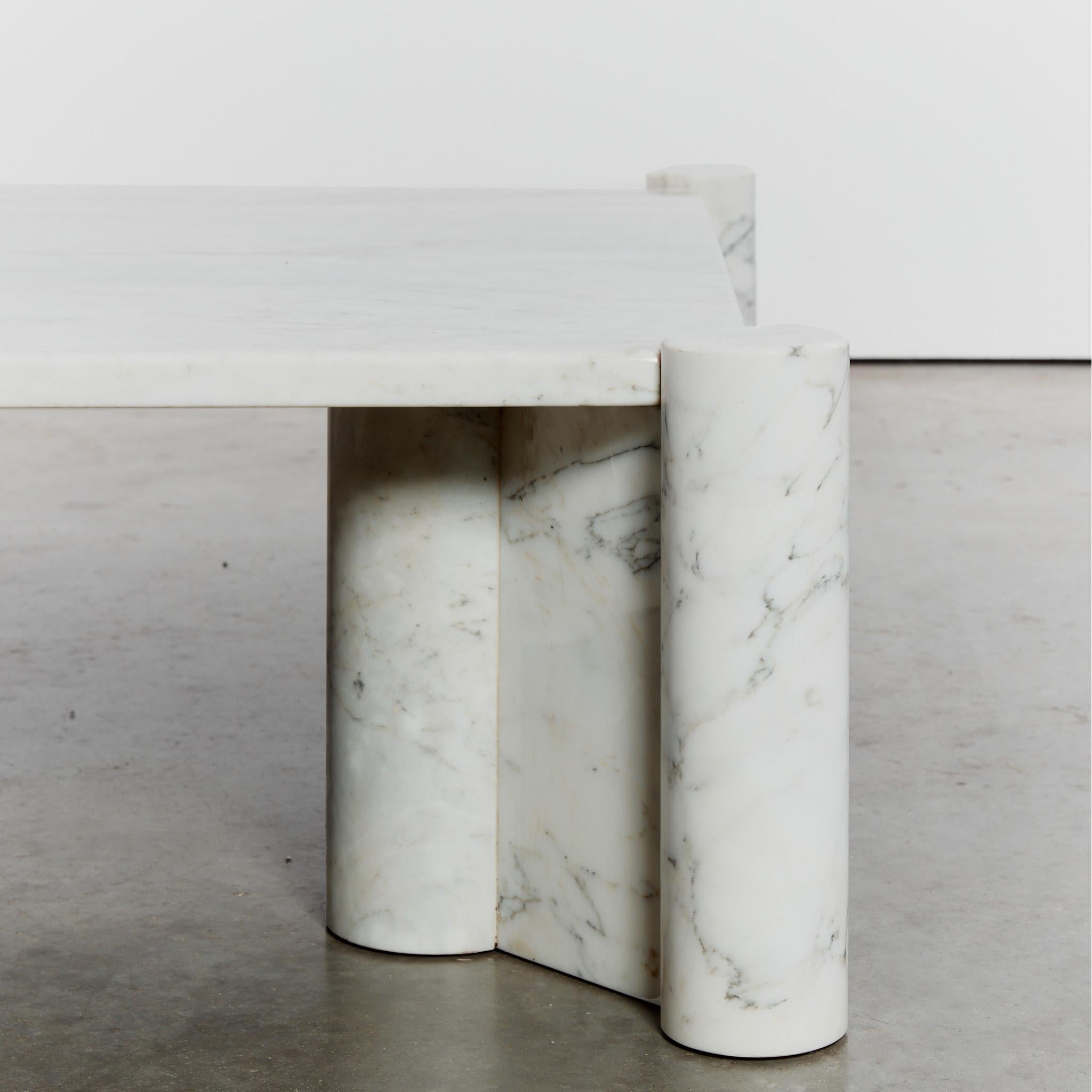 Carrara Marble Jumbo marble coffee table by Gae Aulenti for Knoll International For Sale