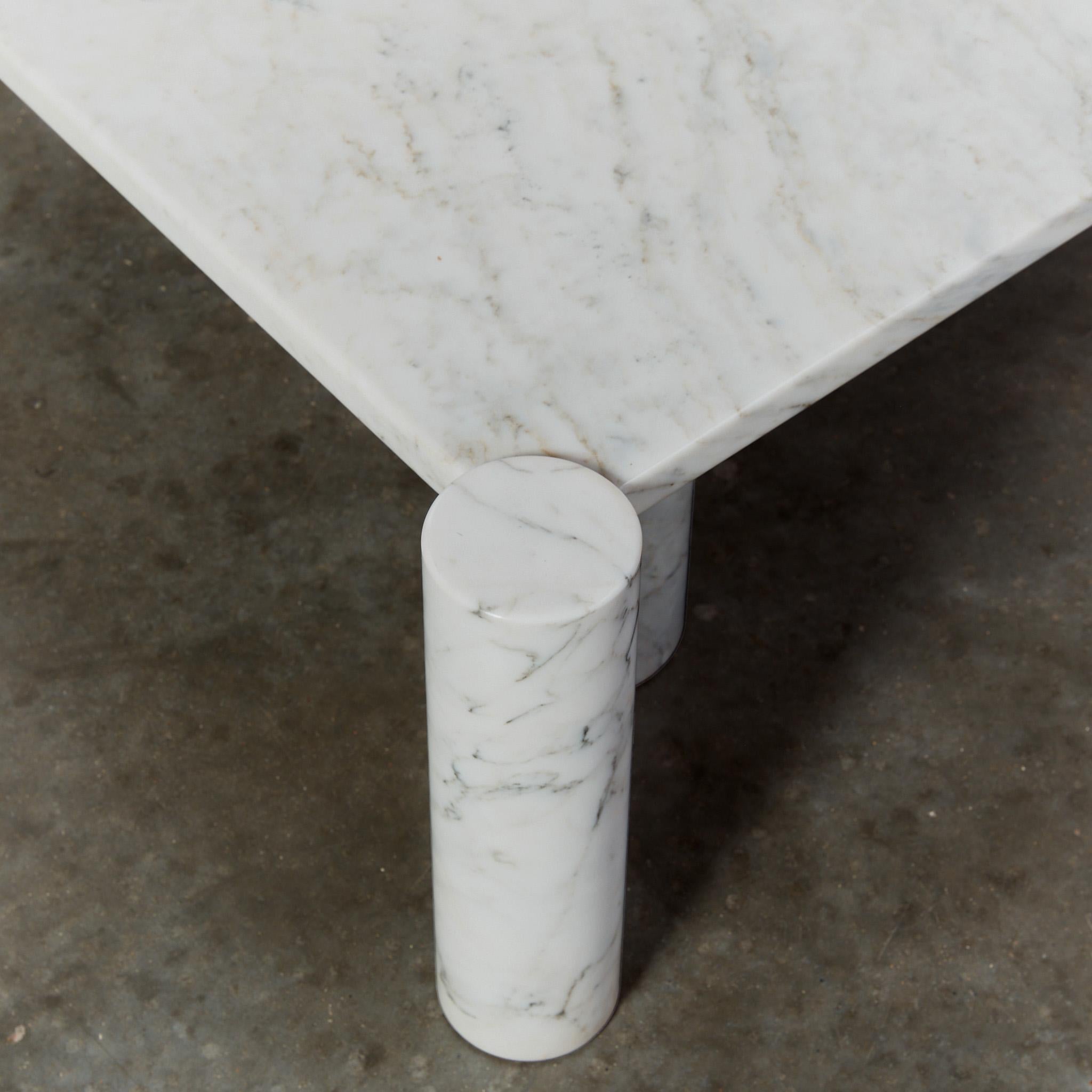 Jumbo marble coffee table by Gae Aulenti for Knoll International For Sale 3