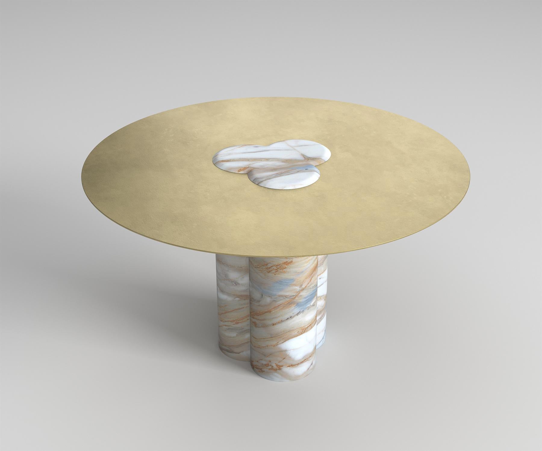 Fabriqué à partir d'un bloc monolithique, Jumbo peut être sculpté dans un large éventail de pierres naturelles. Le plateau de table en laiton peut être fabriqué sur mesure et dans différentes finitions métalliques sur demande.

100% fabriqué en