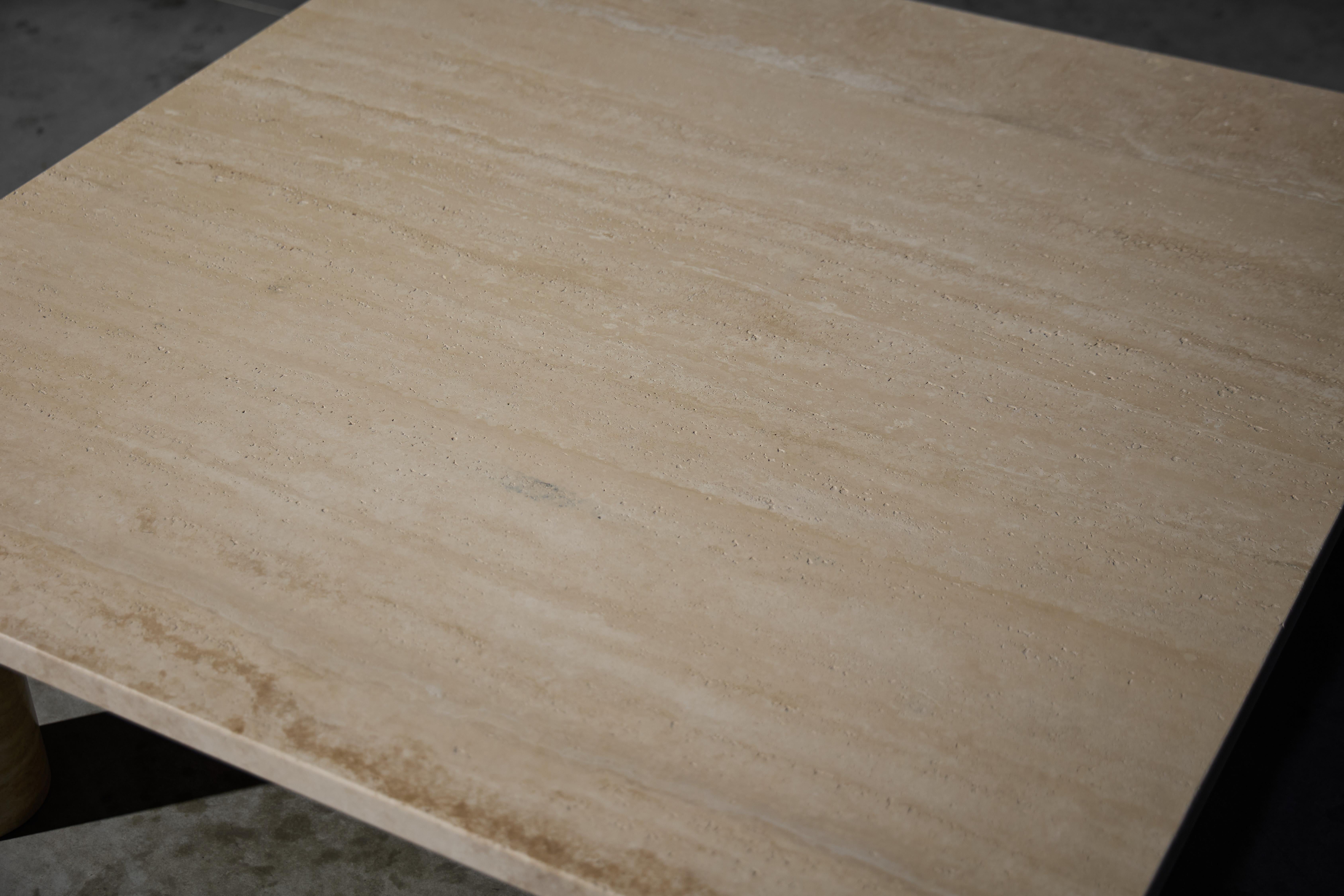 Milieu du XXe siècle Table basse Jumbo en travertin de Gae Aulenti pour Knoll, Italie, années 1960 en vente
