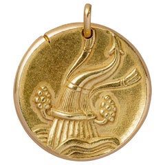 Jumbo Van Cleef & Arpels Aquarius Zodiac Pendant