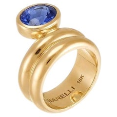 Anillo «Jumelle Grand» en oro amarillo de 18k con zafiro azul, de MARIANNE CANARELLI