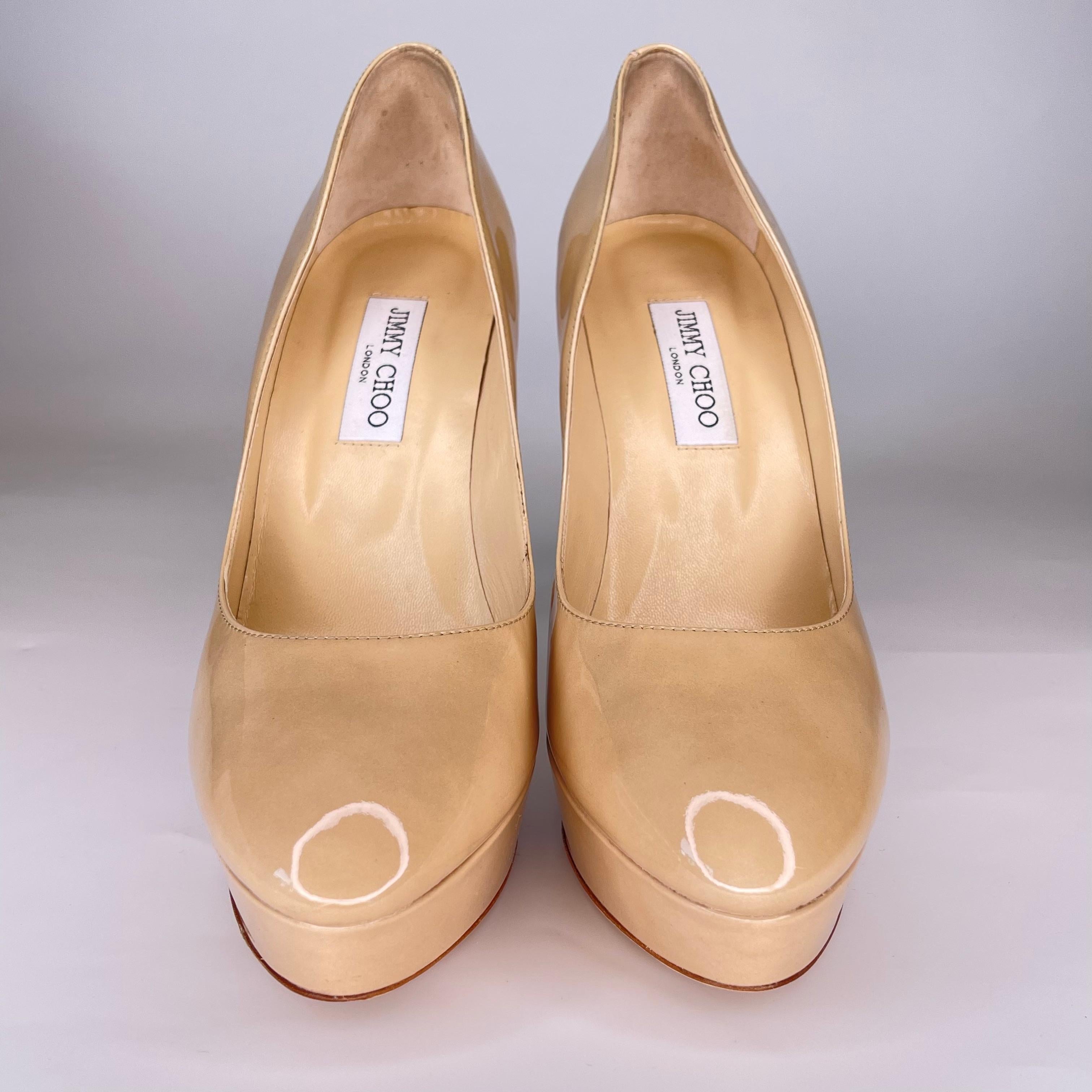 Featuring a patent leather body, these pumps showcase style and elegance. This pair by Jimmy Choo has platforms, 13 cm heels, and a glossy finish. The nude pumps will look great with formal as well as casual wear.

COLOR: Nude
MATERIAL: Patent