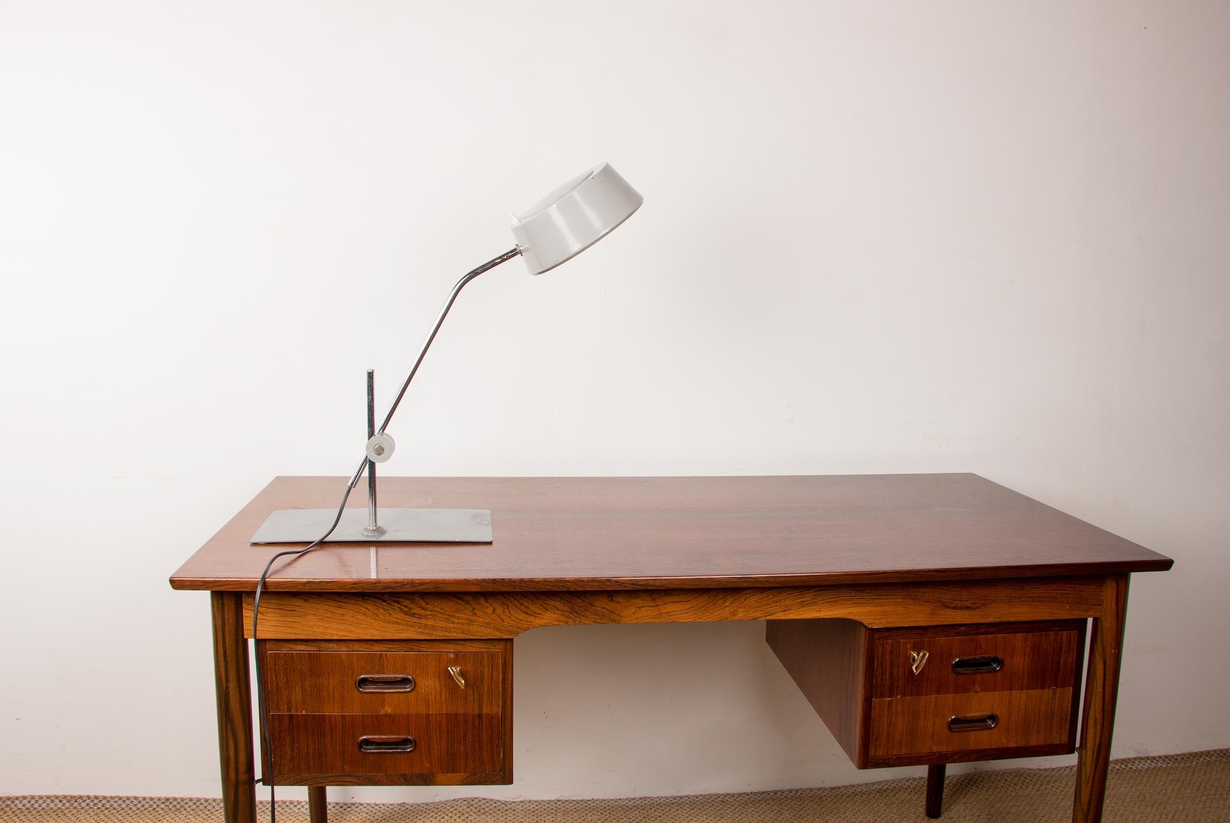 Jumo desk lamp with pendulum, articulable, in metal by Charlotte Perriand. 7