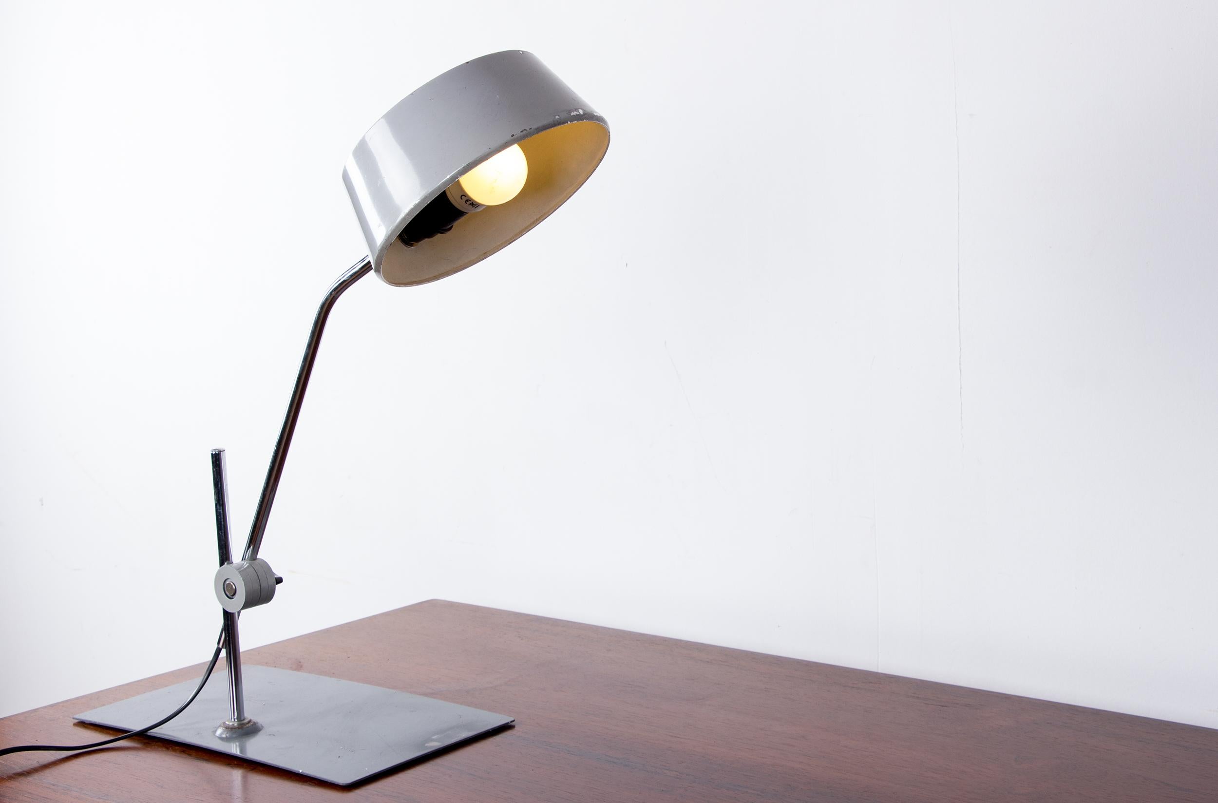 Jumo desk lamp with pendulum, articulable, in metal by Charlotte Perriand. 9