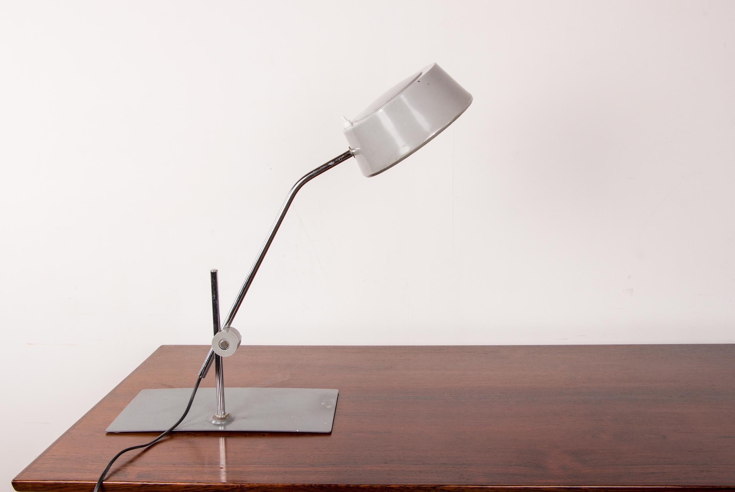 Beautiful flexible Jumo lamp with pendulum and gray lacquered rectangular metal base. 
Switch on the reflector. Circa 1950. 
360° rotatable, functional, elegant and in perfect condition.