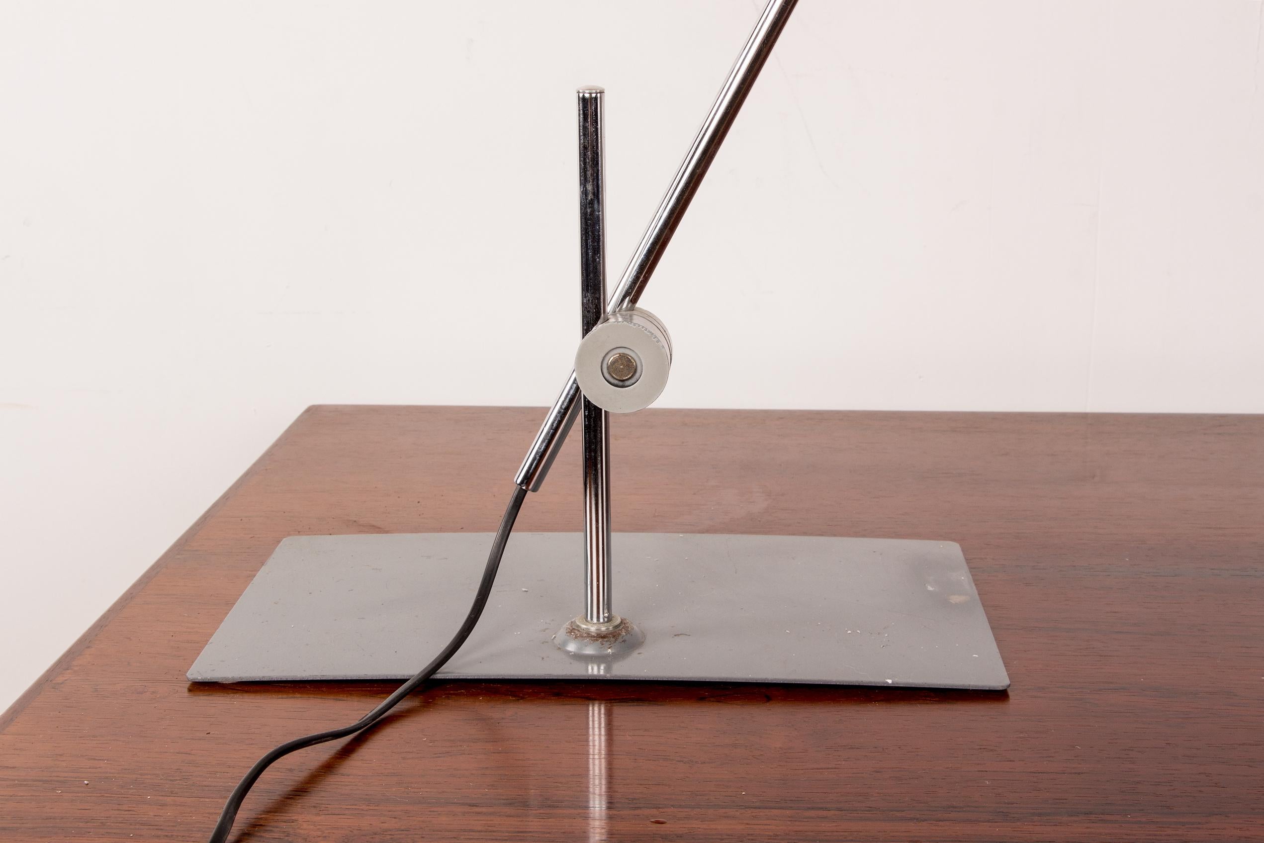 Modern Jumo desk lamp with pendulum, articulable, in metal by Charlotte Perriand.