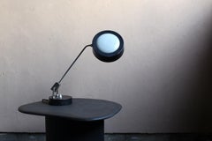 Lámpara de escritorio Jumo modelo 900, brazo articulado + reflector ajustable