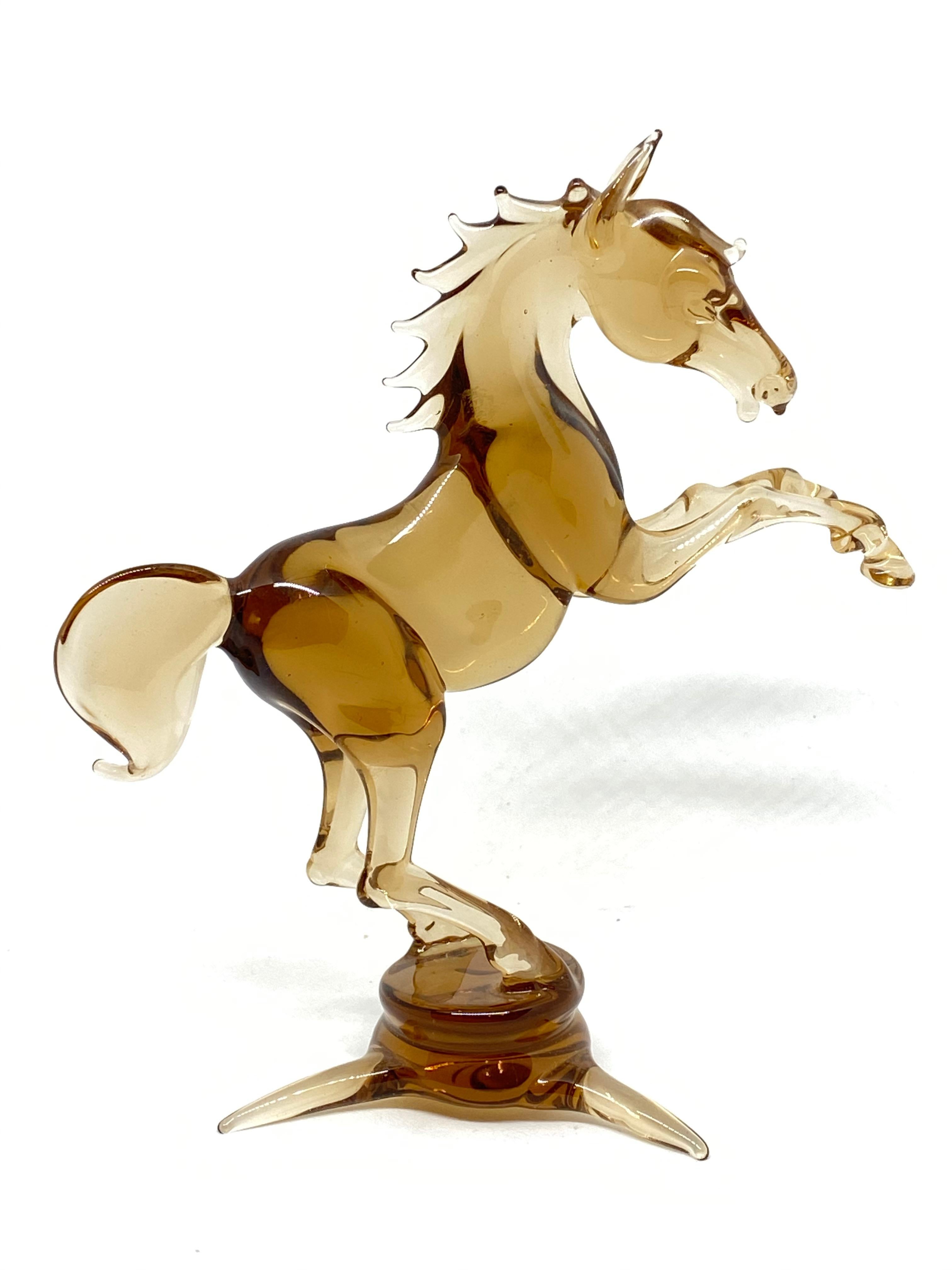 Classic mid-20th century hand blown glass horses, in the style of Bimini. Very good vintage condition, consistent with age and use. A nice addition to any collection.