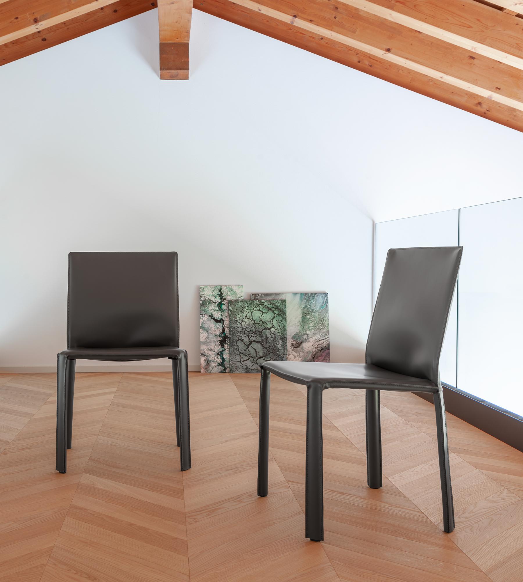 Postmoderne Jumpsuite Chaise en cuir anthracite par Morica Design en vente