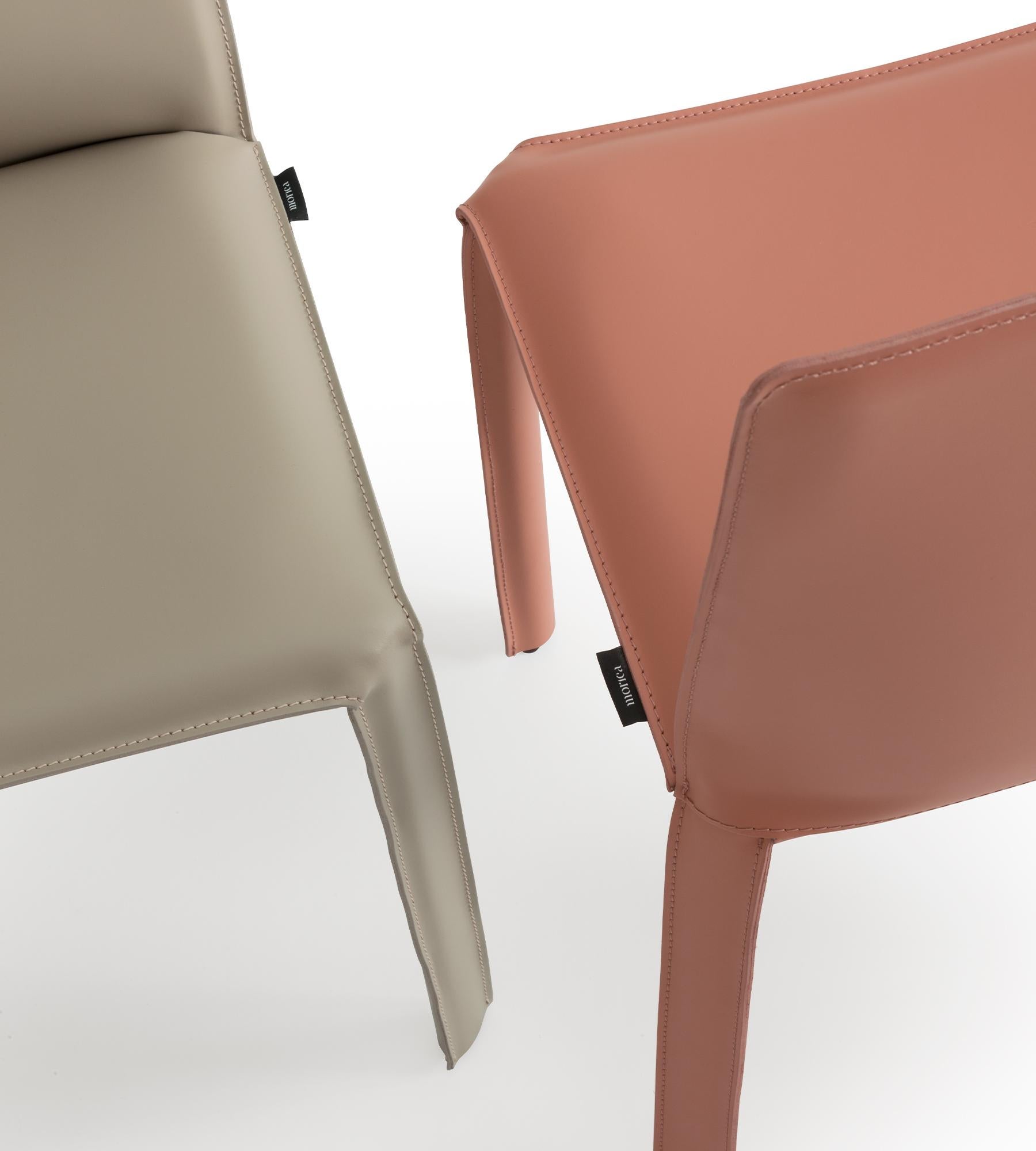 Chaise en cuir Jumpsuite Cognac par Morica Design Neuf - En vente à Geneve, CH