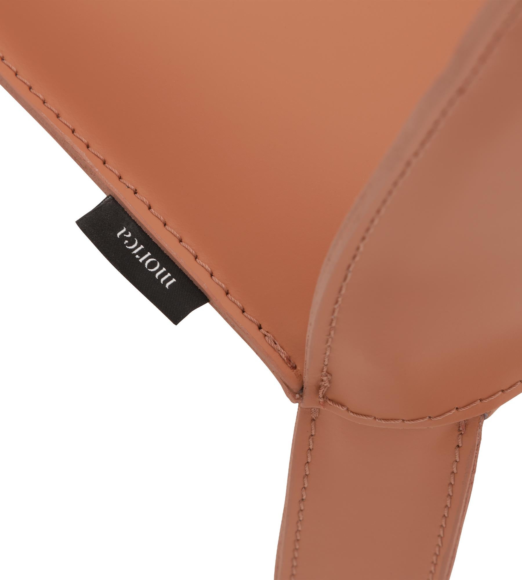 XXIe siècle et contemporain Chaise en cuir Jumpsuite Cognac par Morica Design en vente