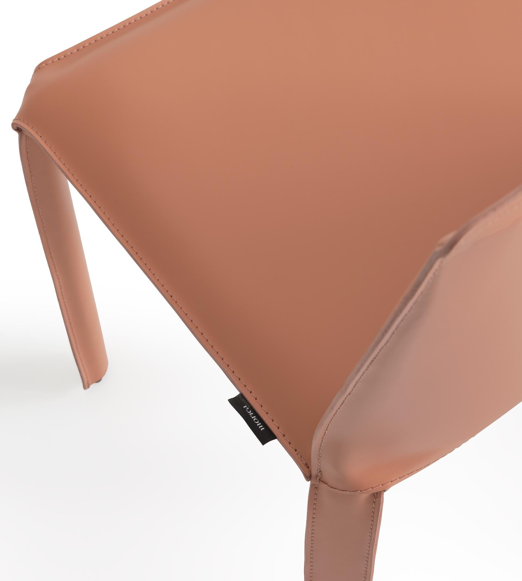 Chaise en cuir Jumpsuite Cognac par Morica Design en vente 1