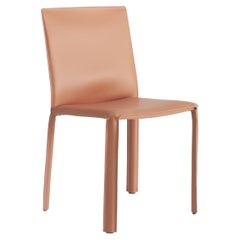 Sedia Jumpsuite in pelle cognac di Morica Design