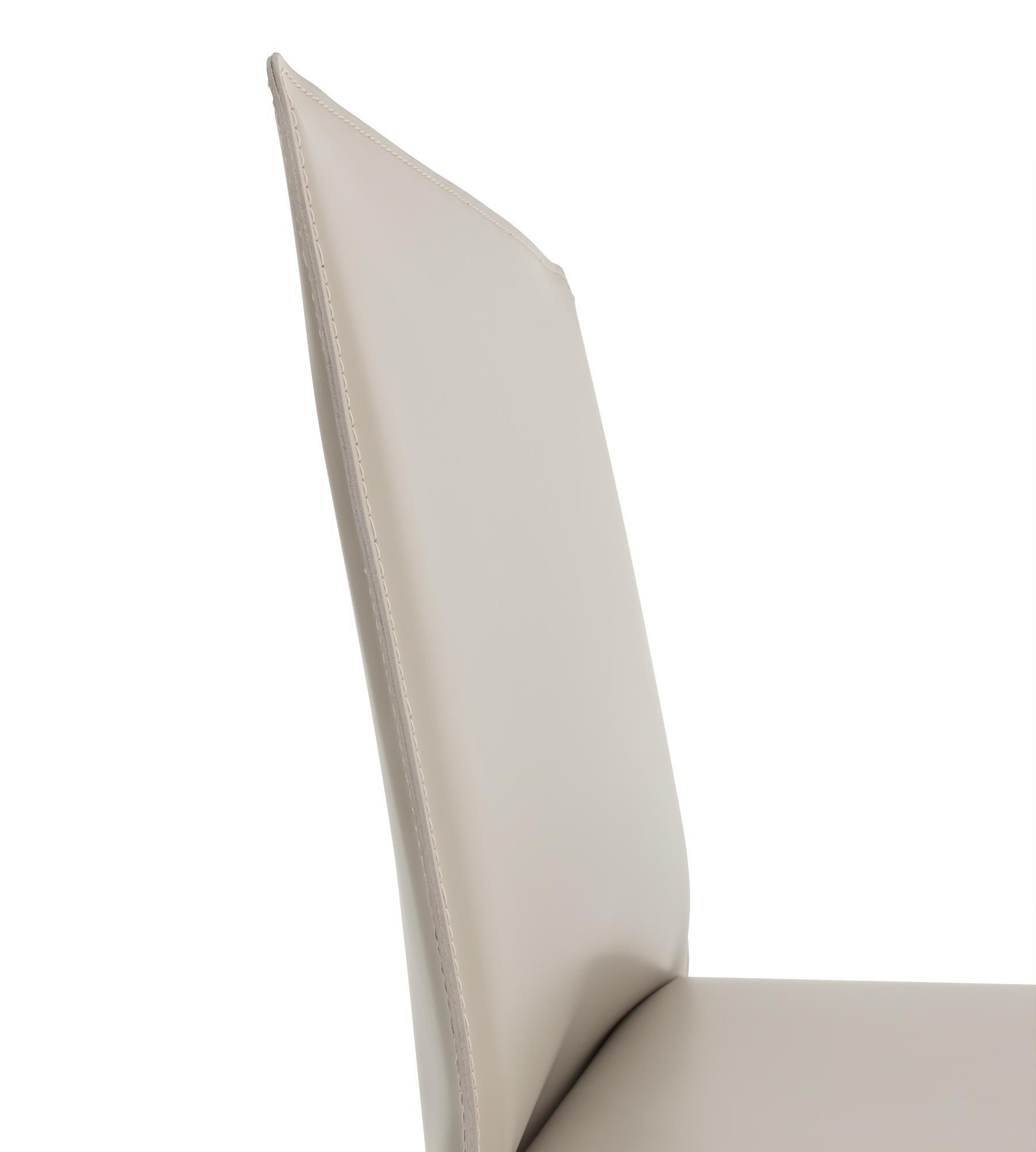 XXIe siècle et contemporain Chaise Jumpsuite en cuir naturel par Morica Design en vente