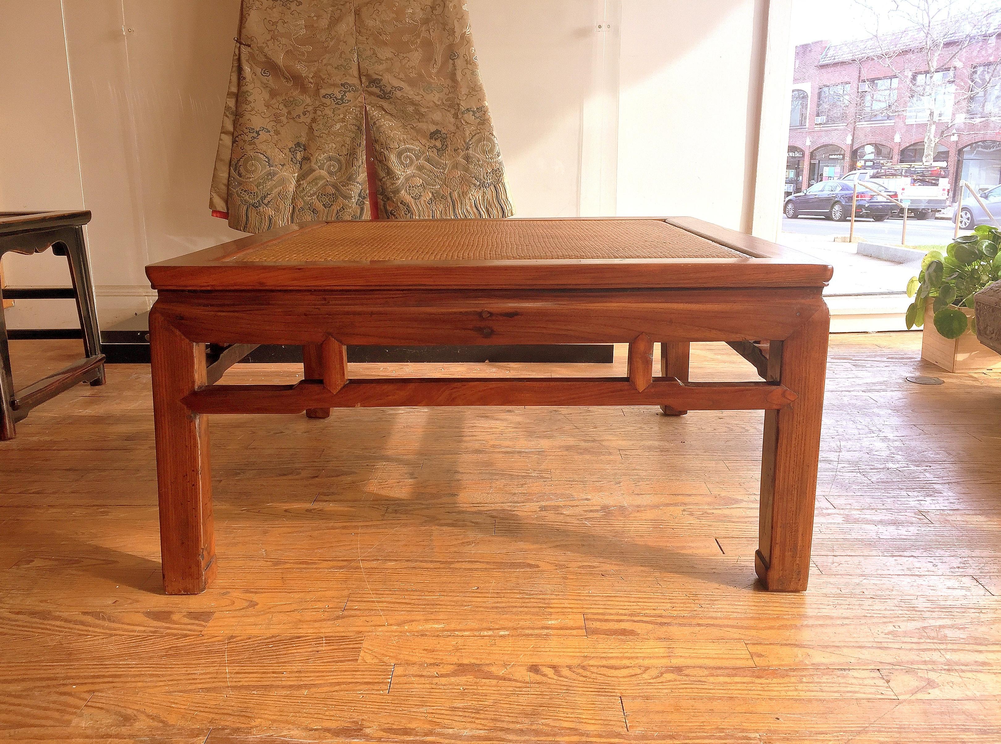 Jumu Square Low Table / Coffee Table avec Canned Top Bon état - En vente à Greenwich, CT
